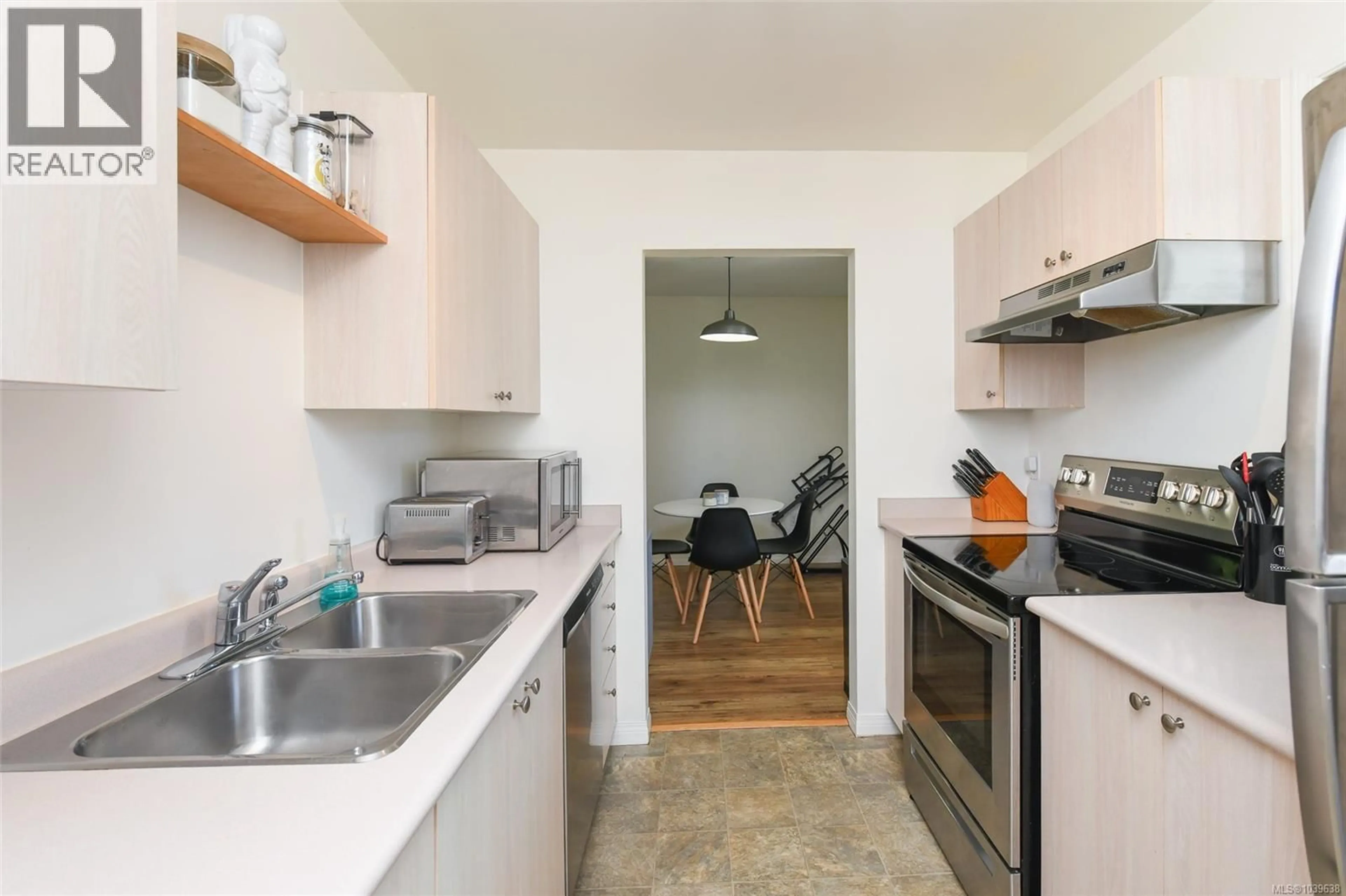 Standard kitchen, unknown for 204 - 220 BACK ROAD, Courtenay British Columbia V9N3W6