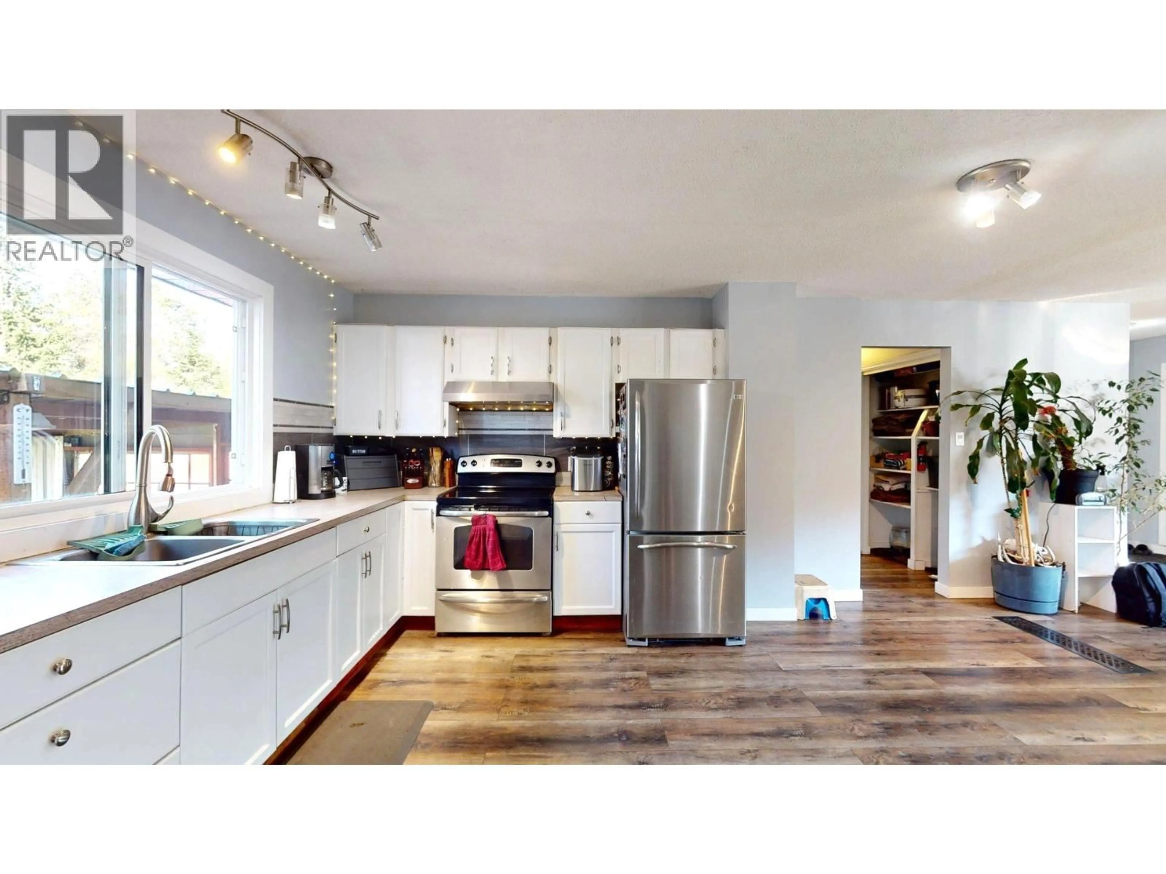 Open concept kitchen, wood/laminate floor for 2405 ARBUTUS STREET, Elkford British Columbia V0B1H0