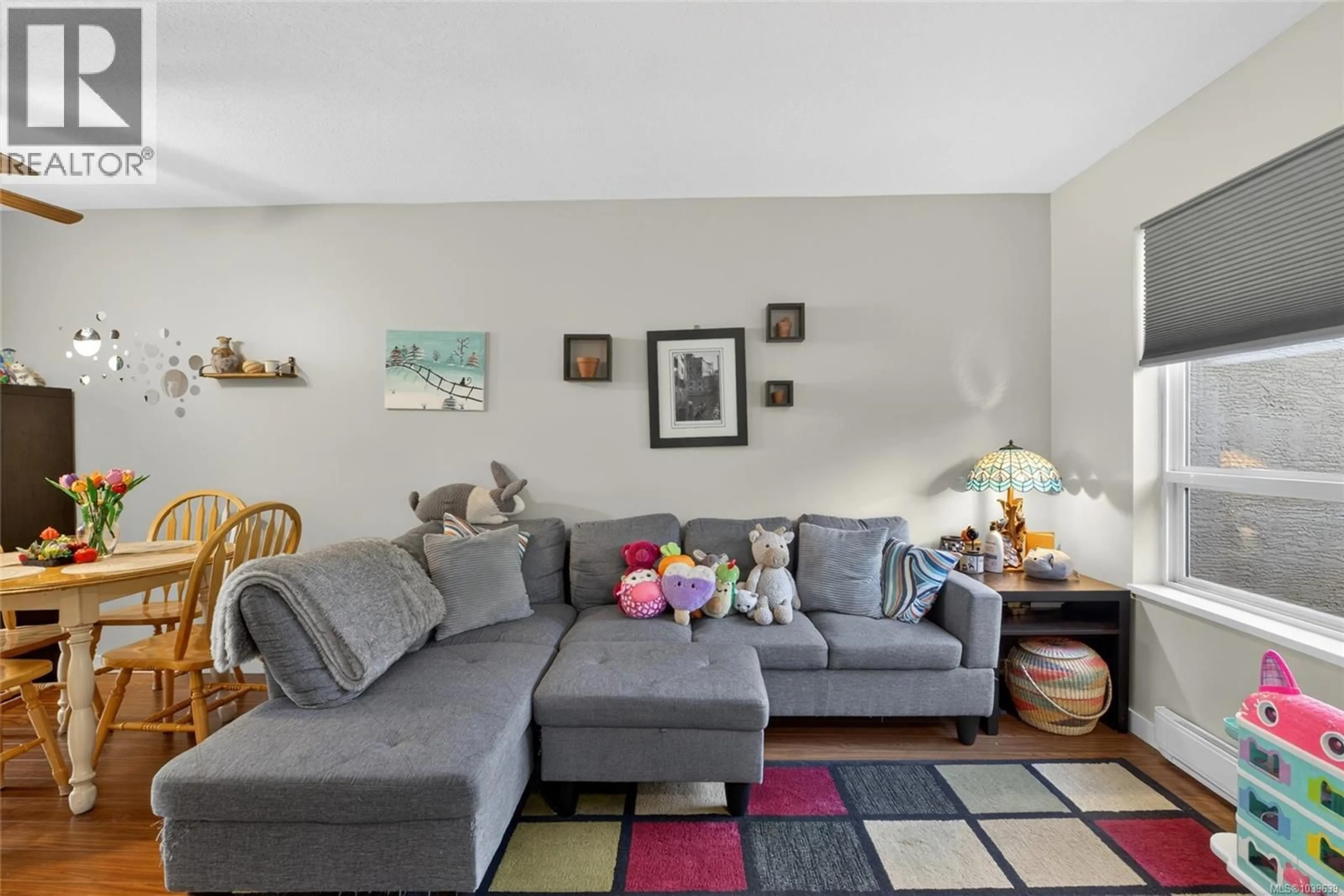 Living room with furniture, unknown for 4 - 555 ROCKLAND ROAD, Campbell River British Columbia V9W8B7