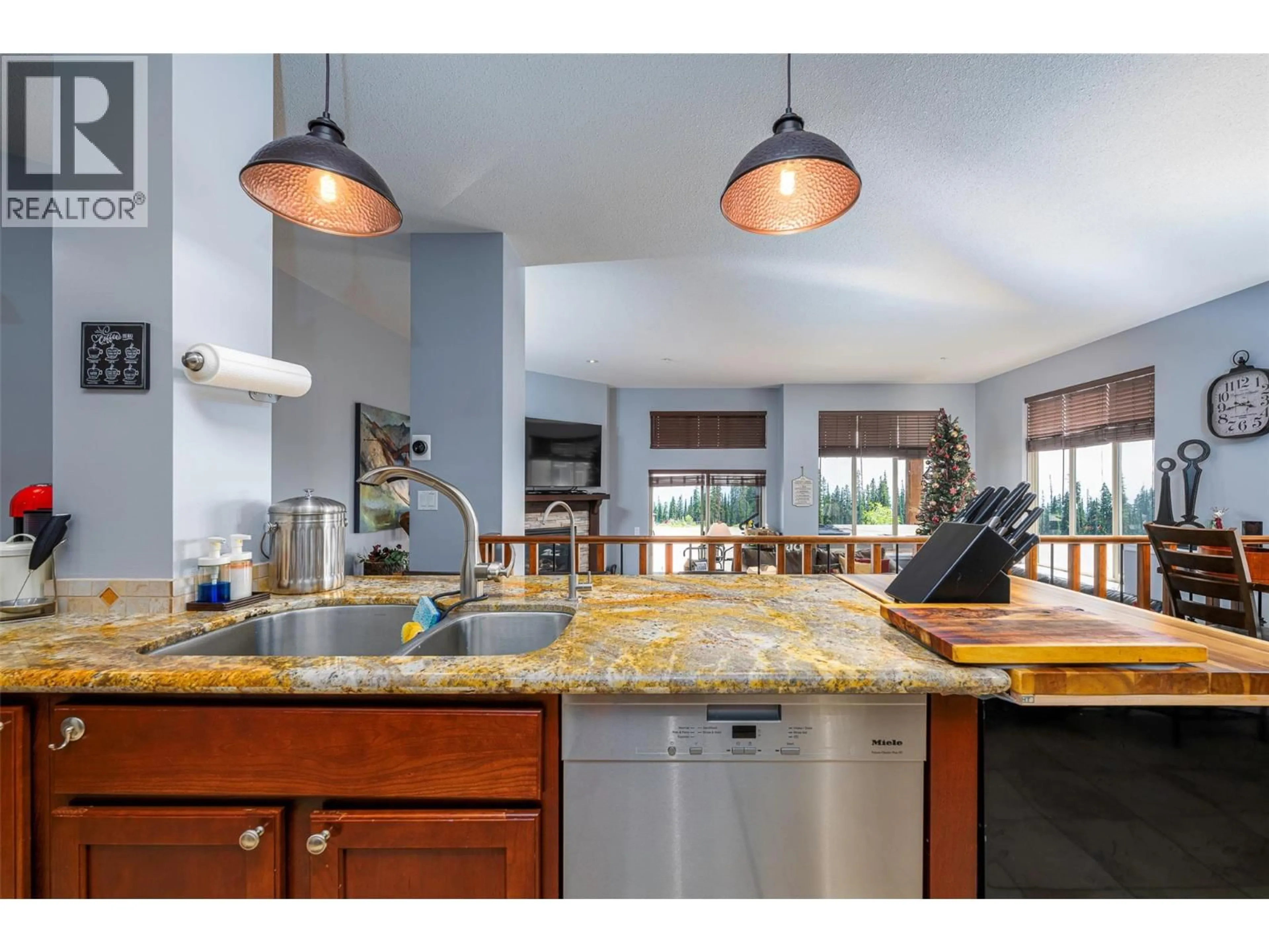 Open concept kitchen, ceramic/tile floor for 2 - 5045 SNOWBIRD WAY, Big White British Columbia V1P1P3
