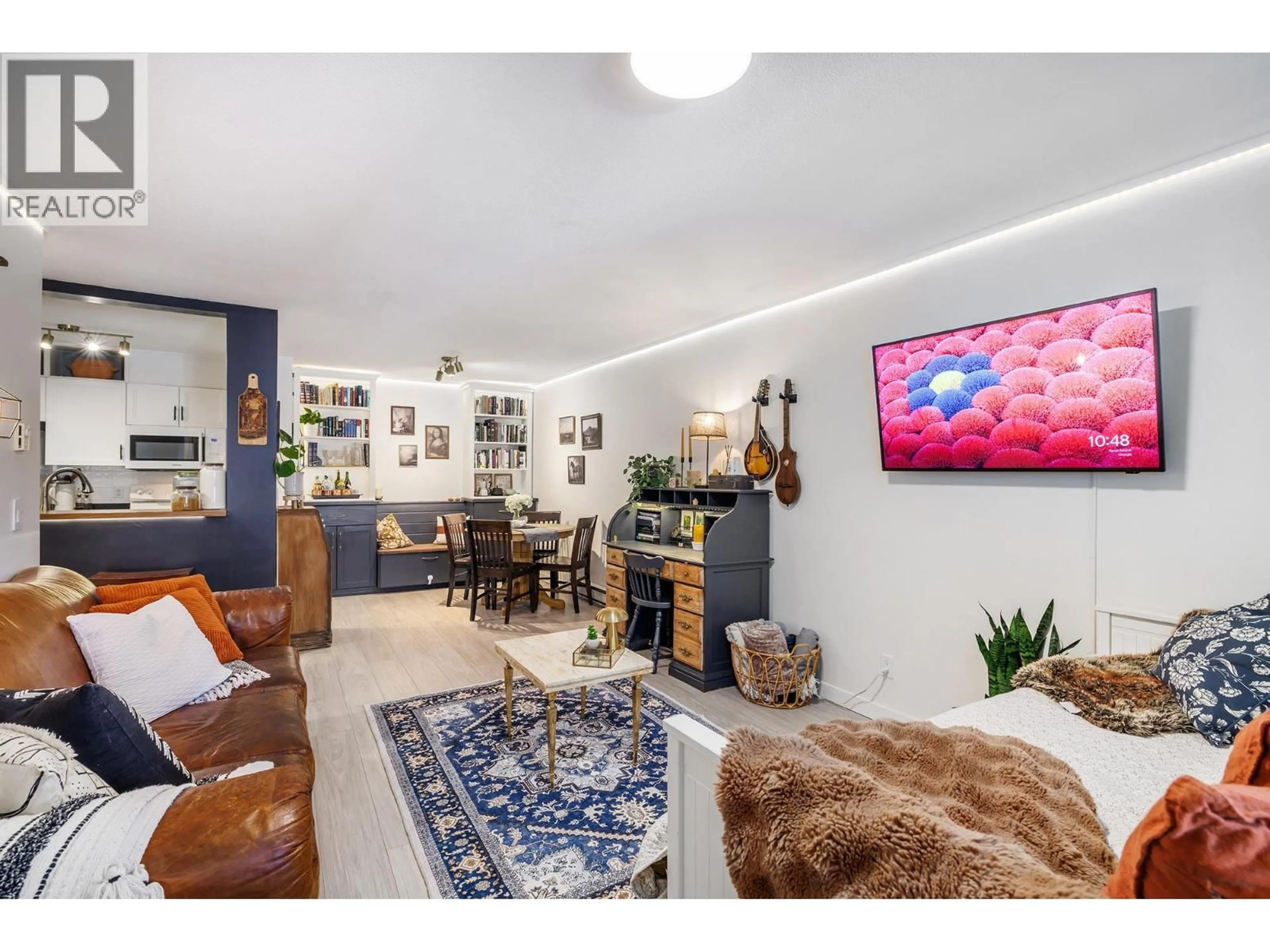 Living room with furniture, unknown for 315 - 709 HOUGHTON ROAD, Kelowna British Columbia V1X7J7
