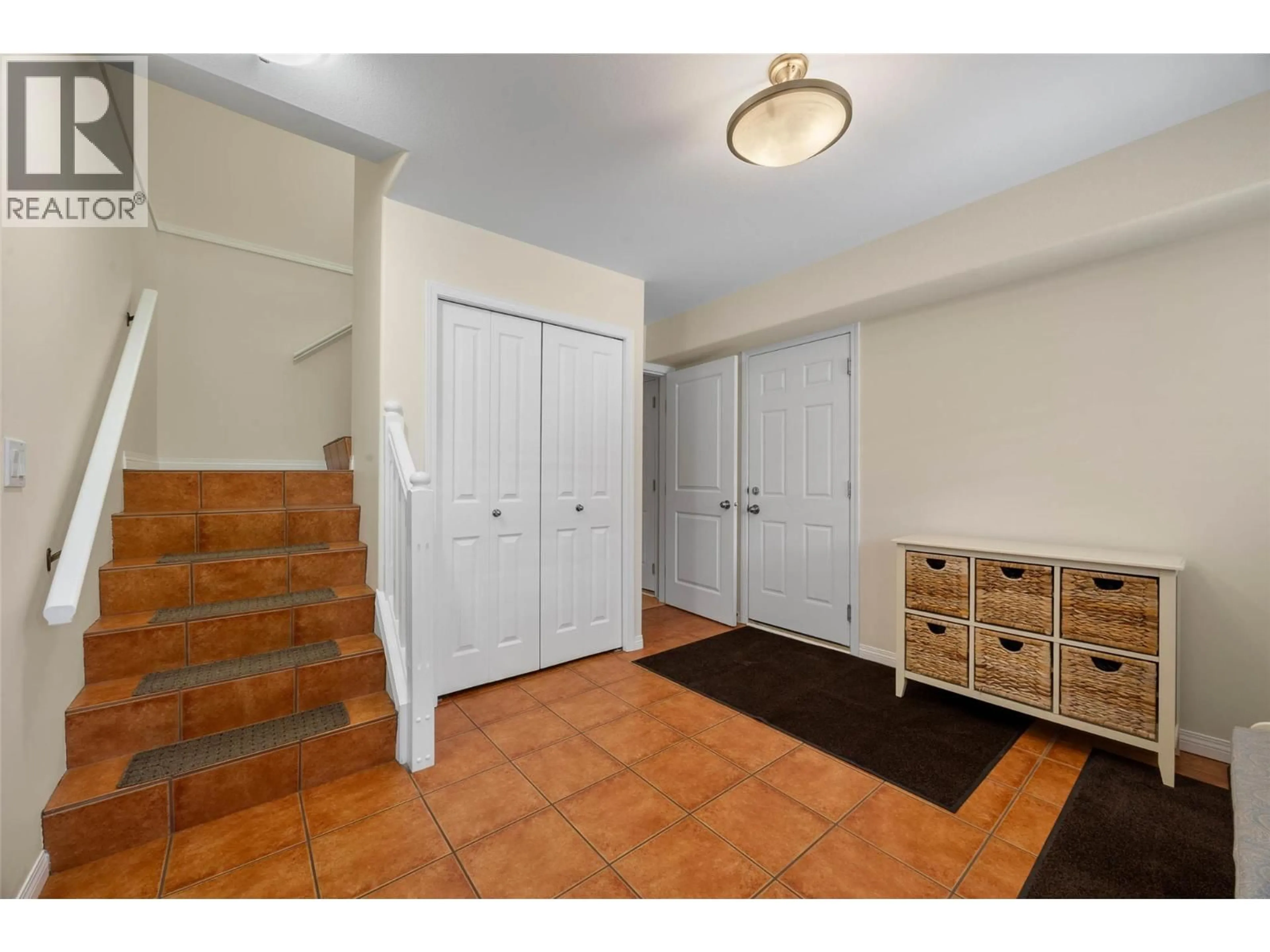 Indoor entryway for 23 - 1940 HILLSIDE DRIVE, Kamloops British Columbia V2E2T3