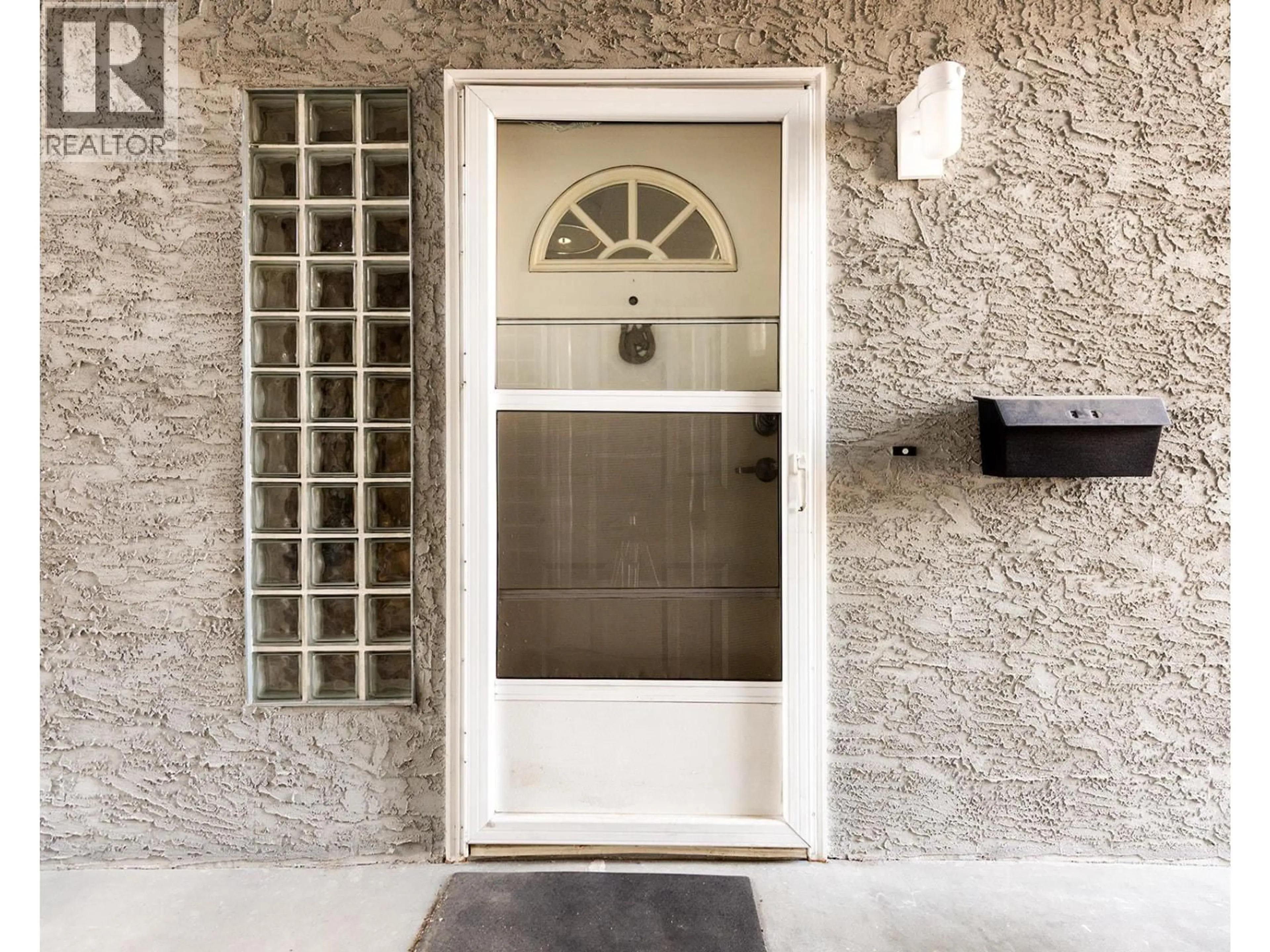 Indoor entryway for 101 - 62 DAUPHIN AVENUE, Penticton British Columbia V2A6V8