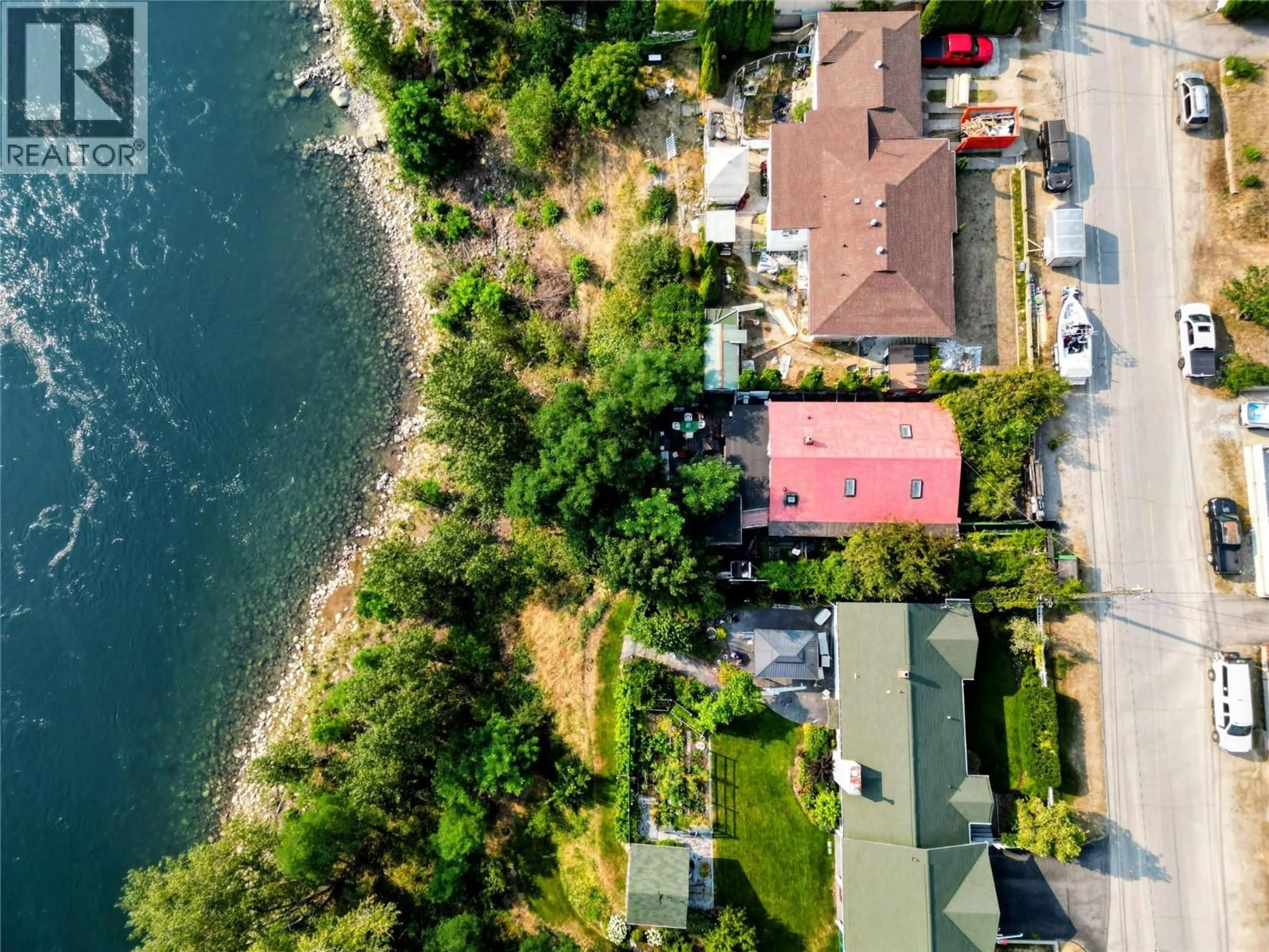 A pic from outside/outdoor area/front of a property/back of a property/a pic from drone, water/lake/river/ocean view for 283 2ND AVENUE, Trail British Columbia V1R4V3