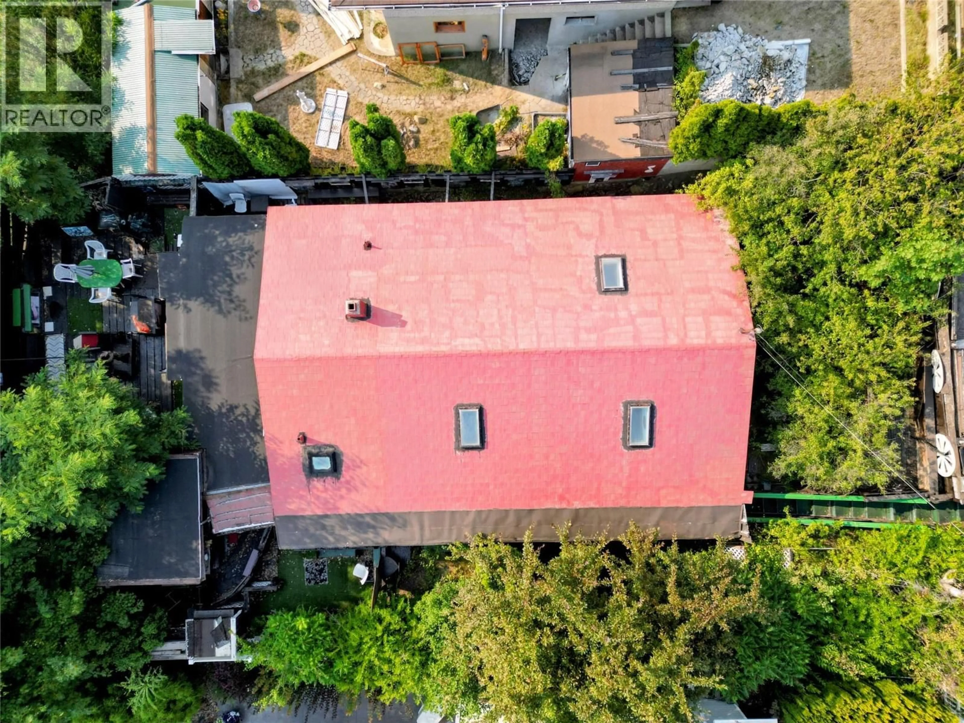 A pic from outside/outdoor area/front of a property/back of a property/a pic from drone, building for 283 2ND AVENUE, Trail British Columbia V1R4V3