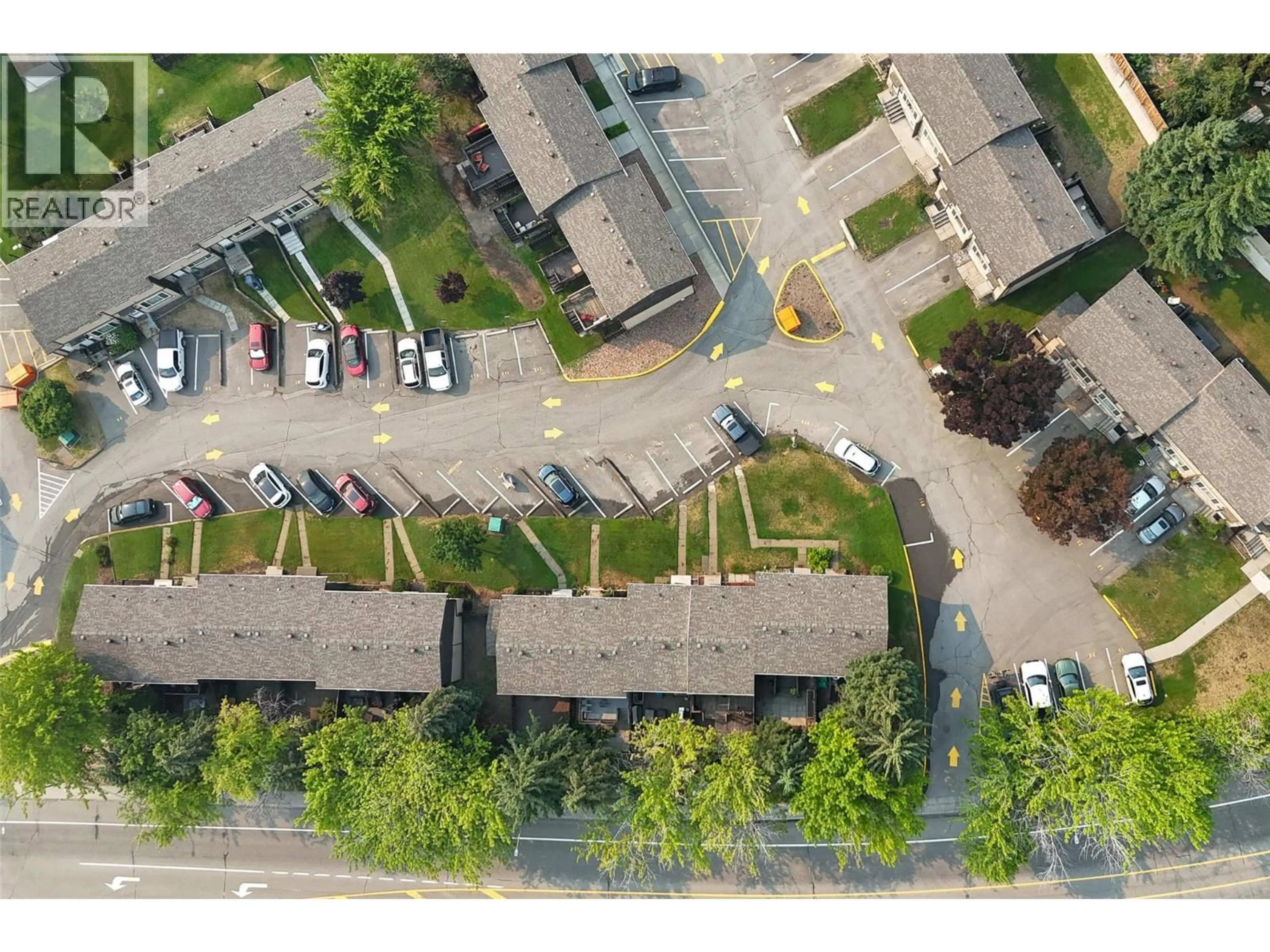 A pic from outside/outdoor area/front of a property/back of a property/a pic from drone, street for 17 - 1605 SUMMIT DRIVE, Kamloops British Columbia V2E2A5