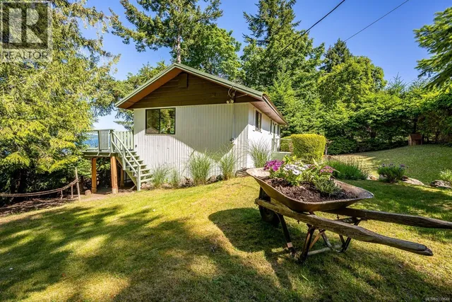 3845 SHINGLE SPIT ROAD, Hornby Island 2