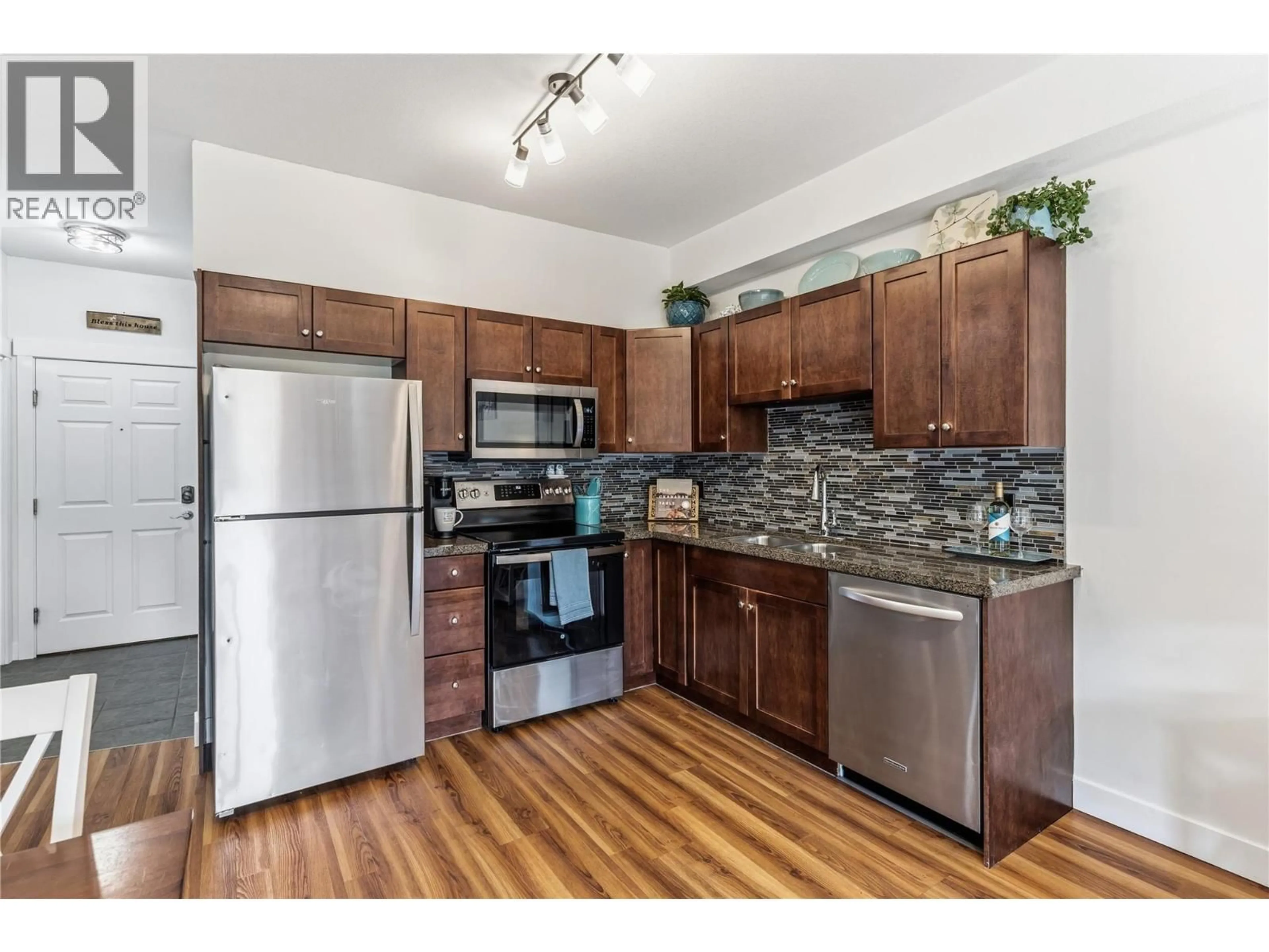 Standard kitchen, wood/laminate floor for 1405 - 1875 COUNTRY CLUB DRIVE, Kelowna British Columbia V1V2W7