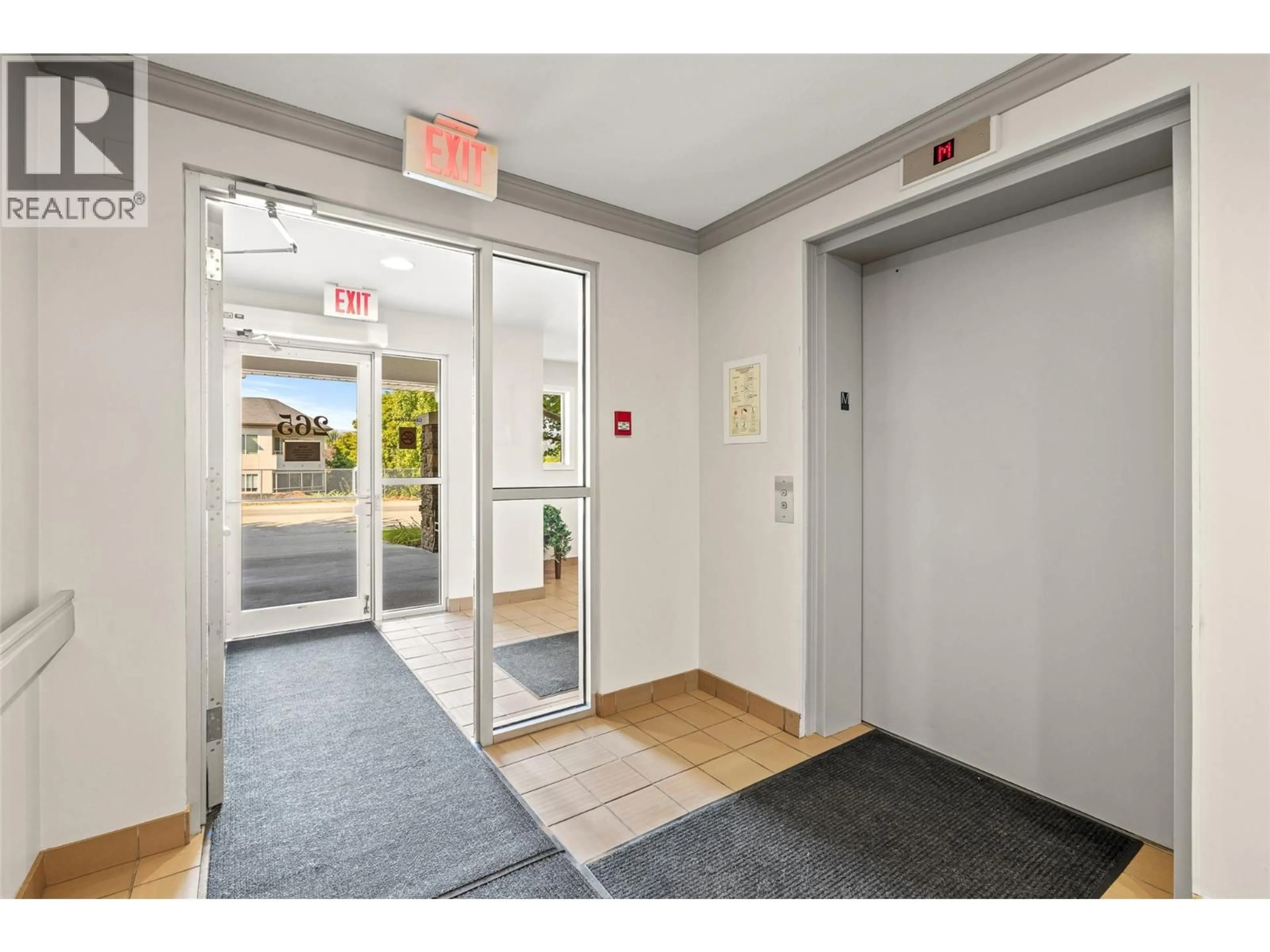 Indoor foyer for 401 - 265 FROELICH ROAD, Kelowna British Columbia V1X3M6