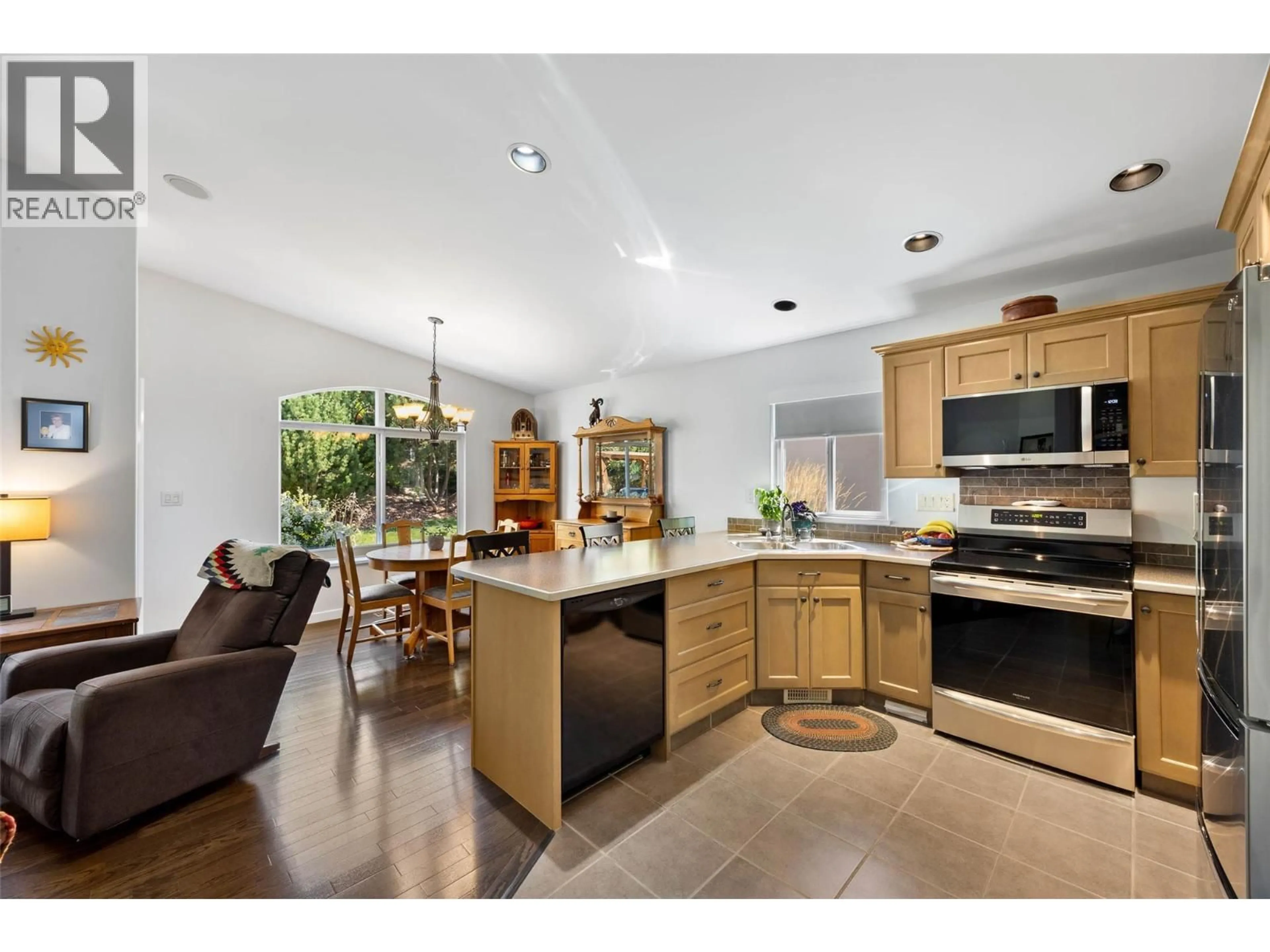 Open concept kitchen, ceramic/tile floor for 757 ROSEWOOD CRESCENT, Kamloops British Columbia V2H1S3