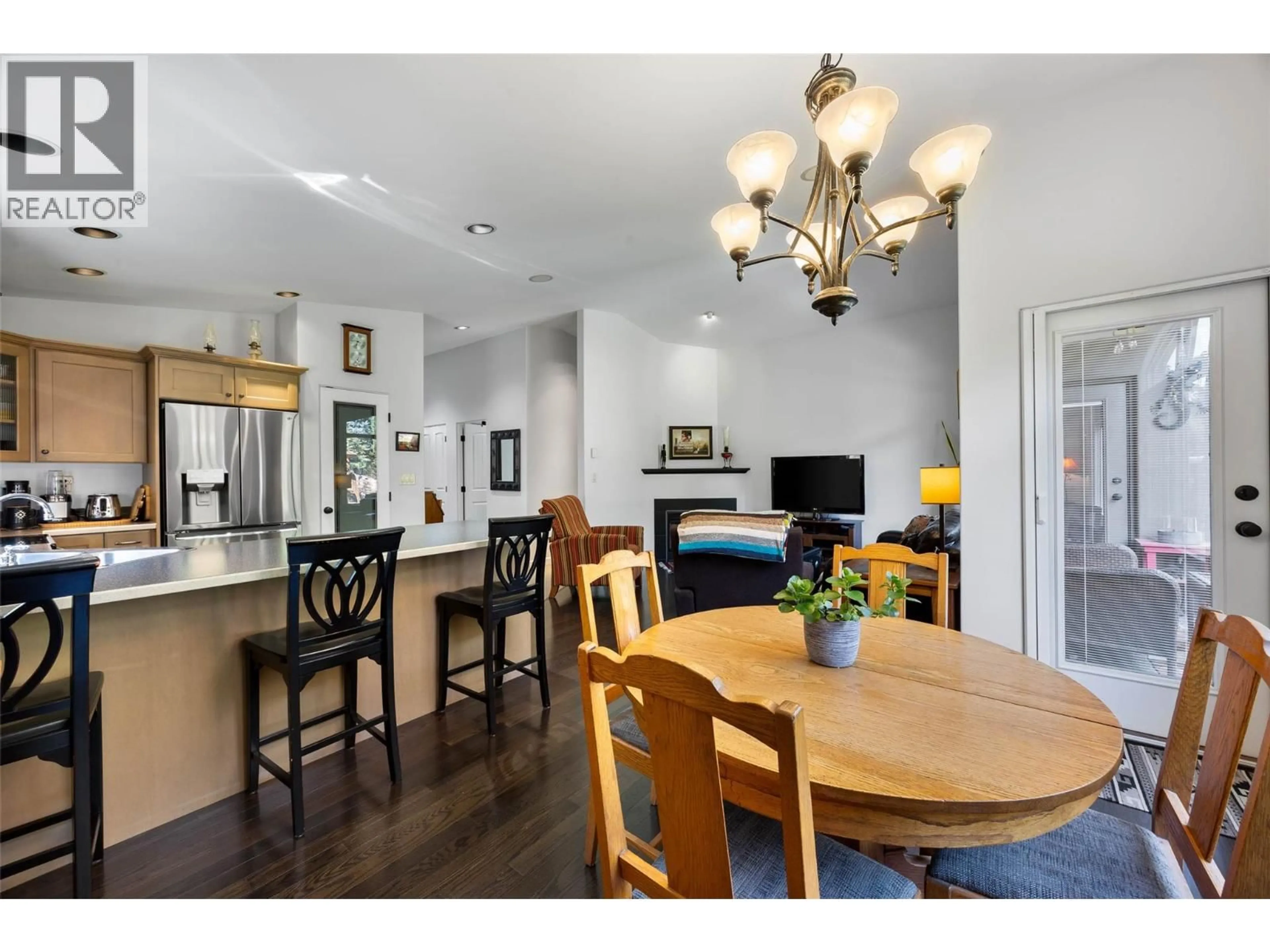 Dining room, wood/laminate floor for 757 ROSEWOOD CRESCENT, Kamloops British Columbia V2H1S3