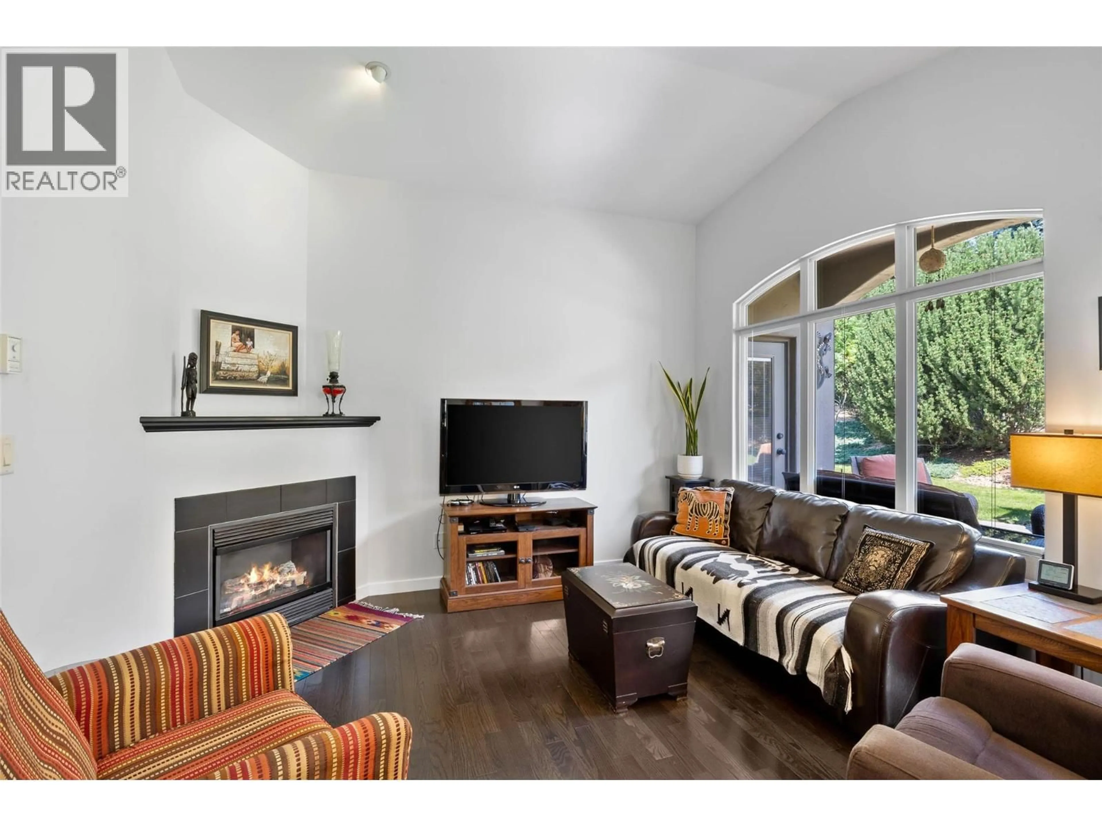 Living room with furniture, wood/laminate floor for 757 ROSEWOOD CRESCENT, Kamloops British Columbia V2H1S3