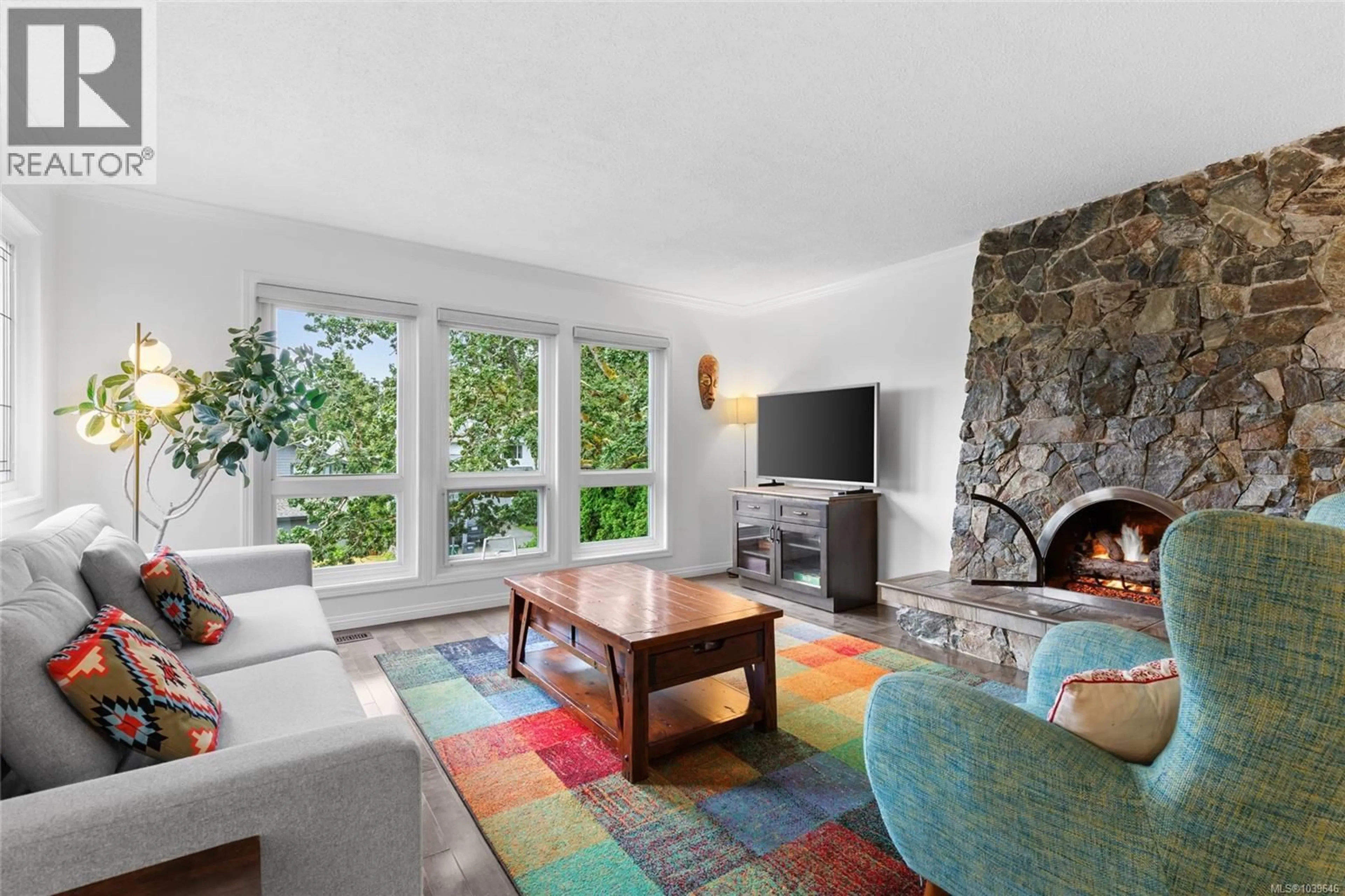 Living room with furniture, unknown for 1644 BARKSDALE DRIVE, Saanich British Columbia V8N4Z8