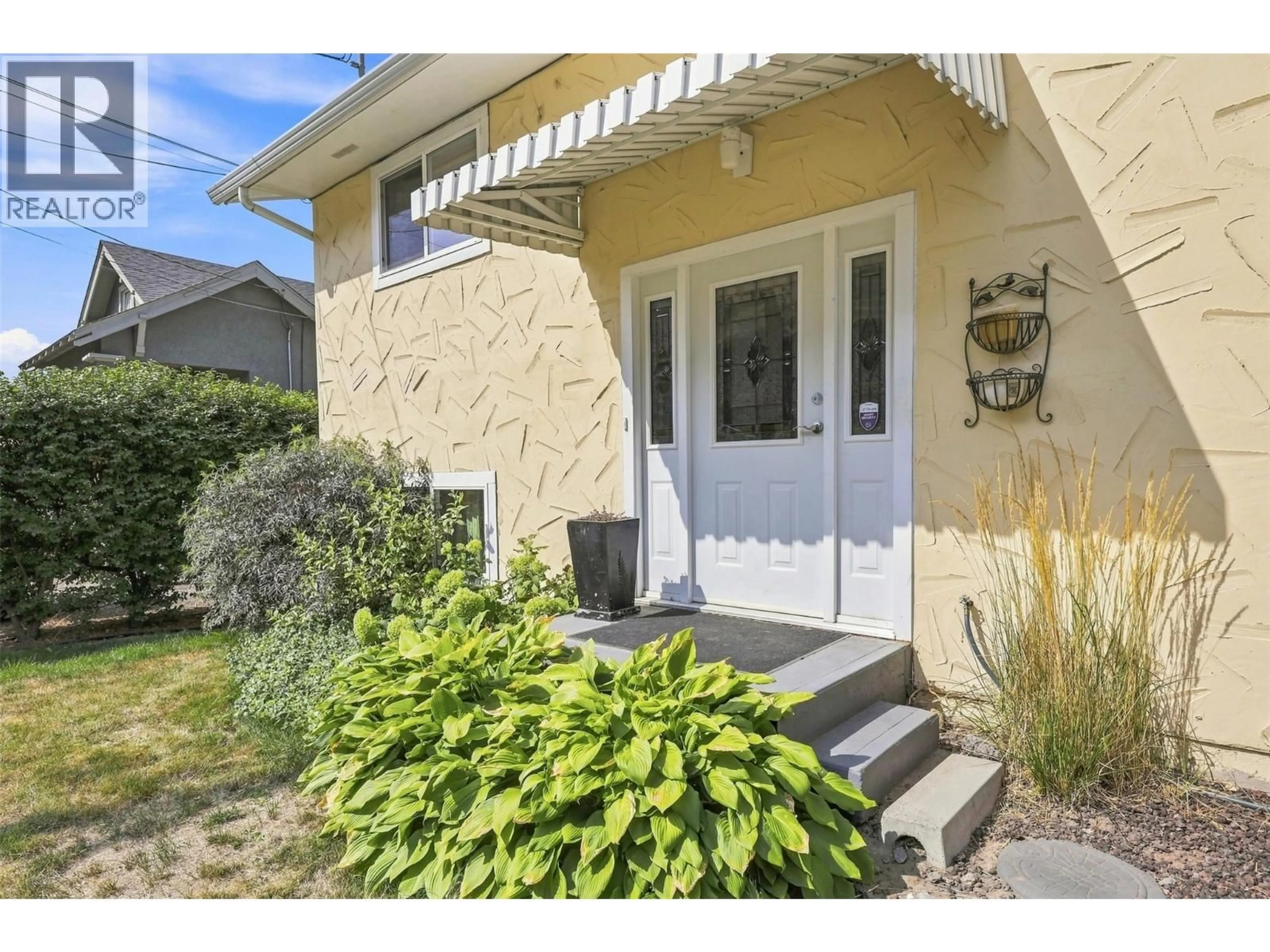 Indoor entryway for 3957 OLD YELLOWHEAD HIGHWAY, Kamloops British Columbia V2H1K6