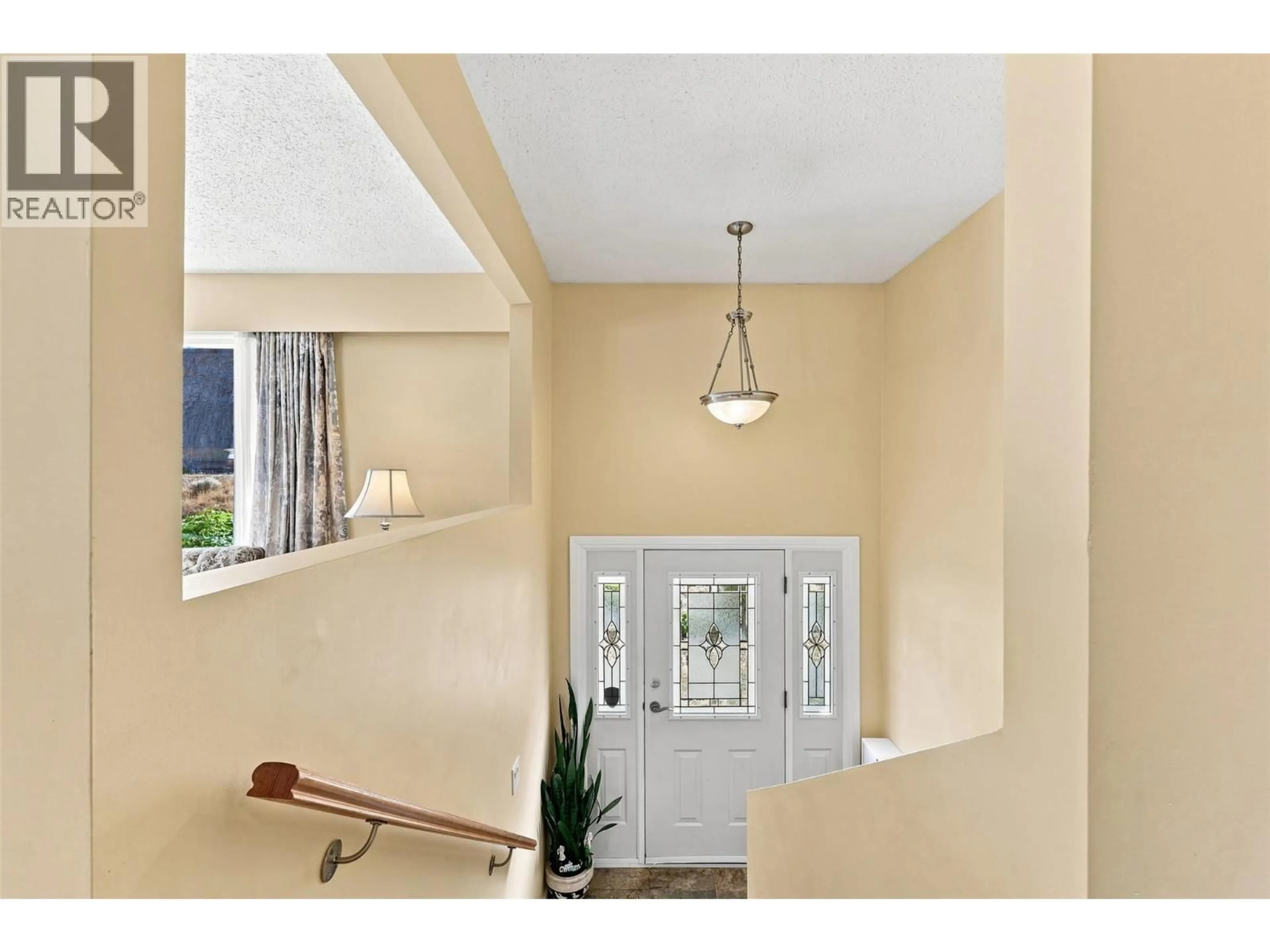 Indoor entryway for 3957 OLD YELLOWHEAD HIGHWAY, Kamloops British Columbia V2H1K6