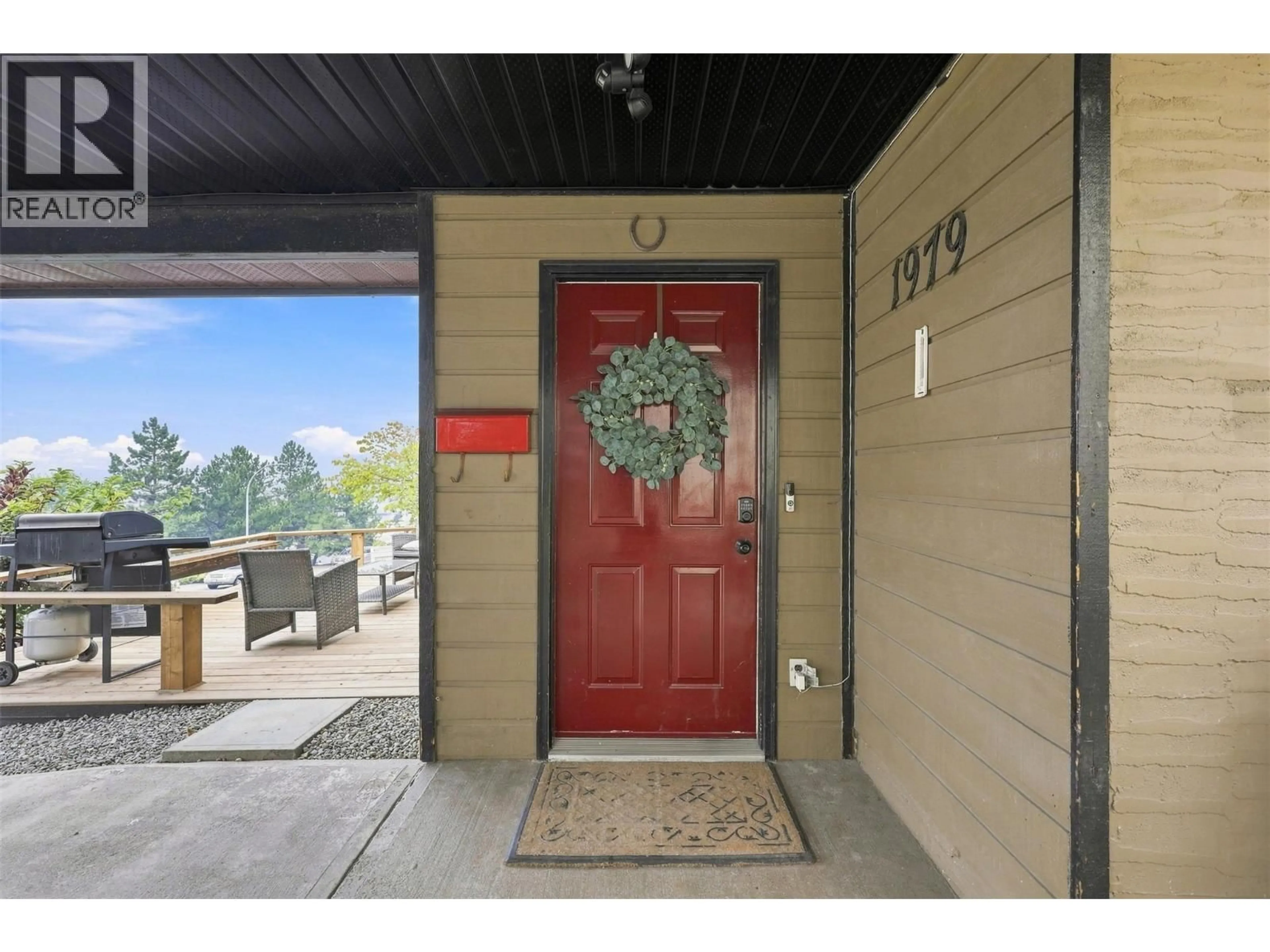 Indoor entryway for 1979 HARRISON WAY, Kamloops British Columbia V1S1M8