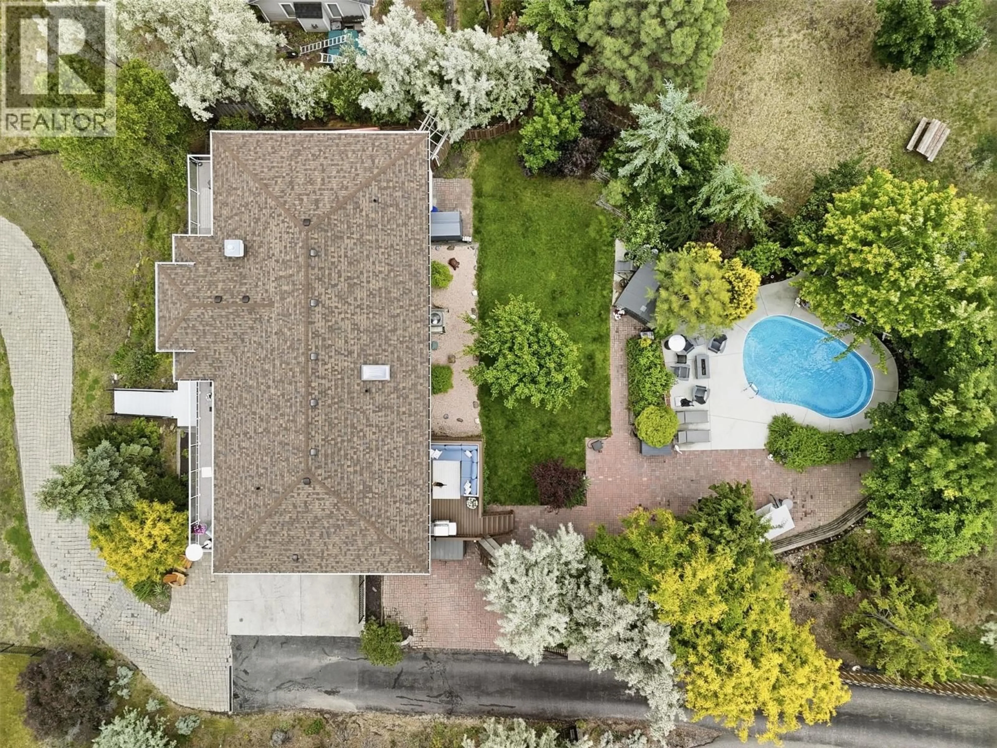 A pic from outside/outdoor area/front of a property/back of a property/a pic from drone, street for 1648 SKEENA PLACE, Kamloops British Columbia V2E2P3
