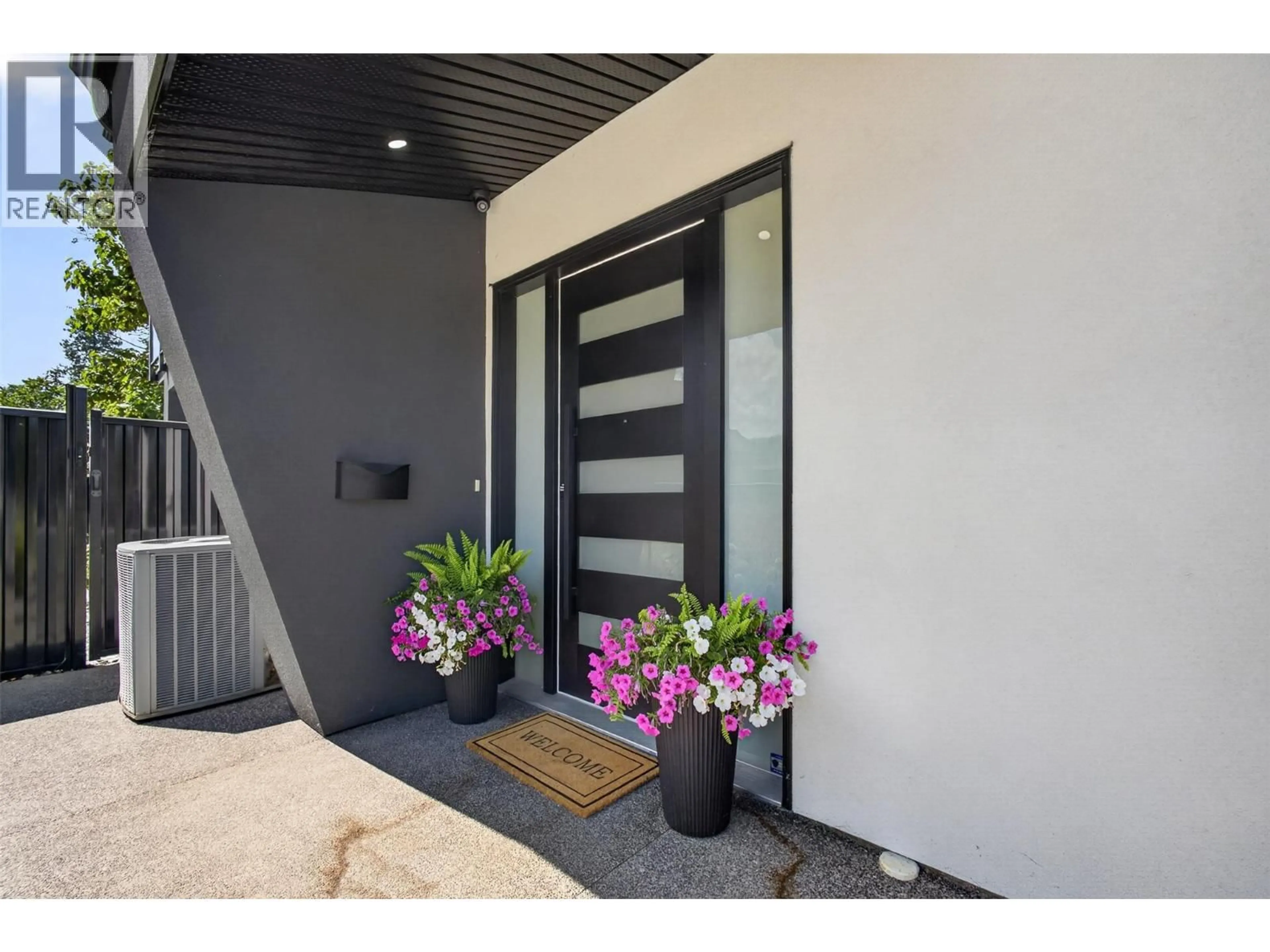 Indoor entryway for 707 RAYMER ROAD, Kelowna British Columbia V1W1H6