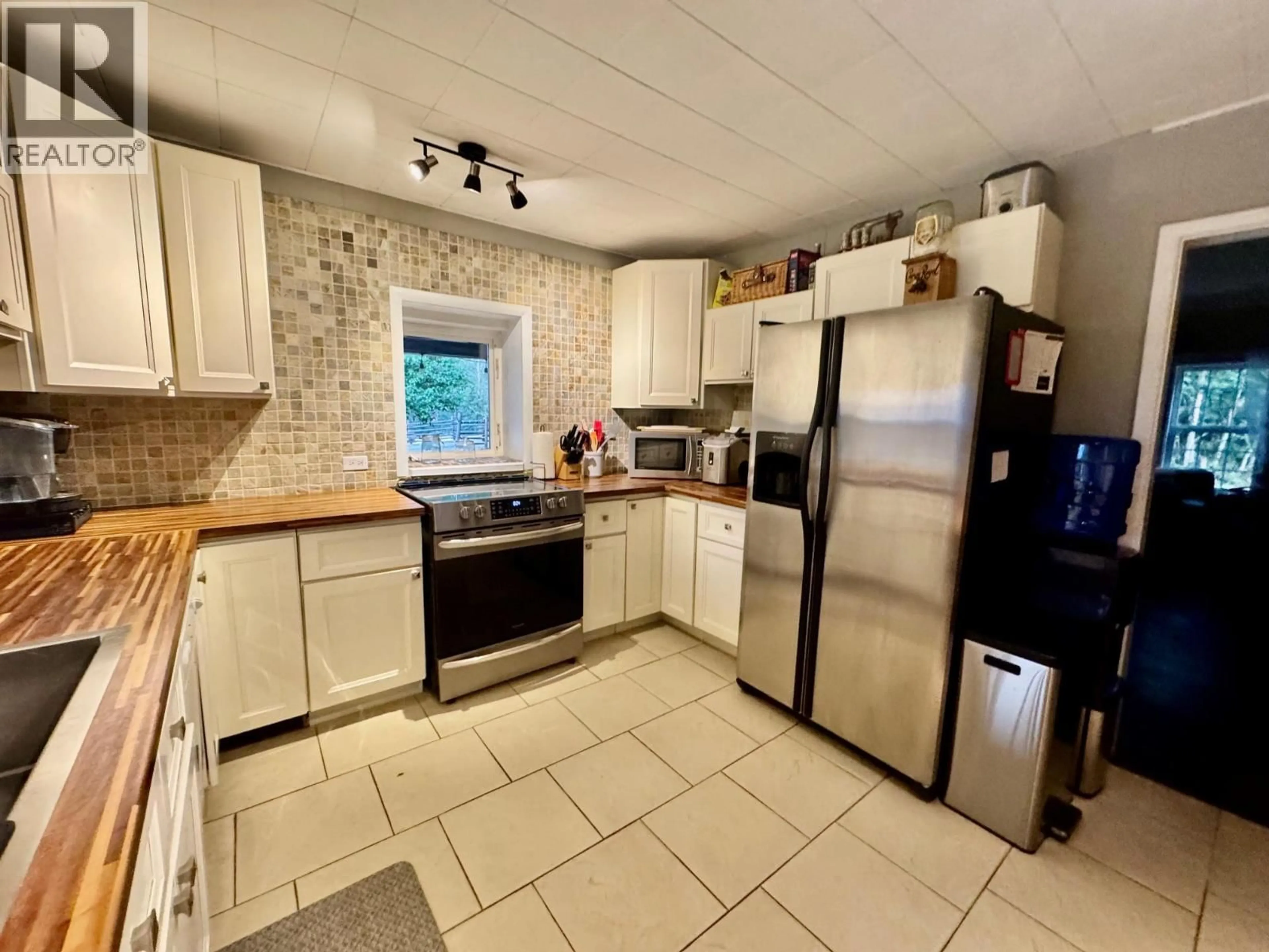Standard kitchen, ceramic/tile floor for 159 NORTH FORK ROAD, Cherryville British Columbia V0E2G3
