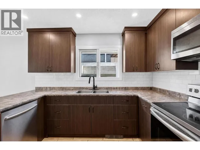 4202 16 AVENUE, Vernon 4