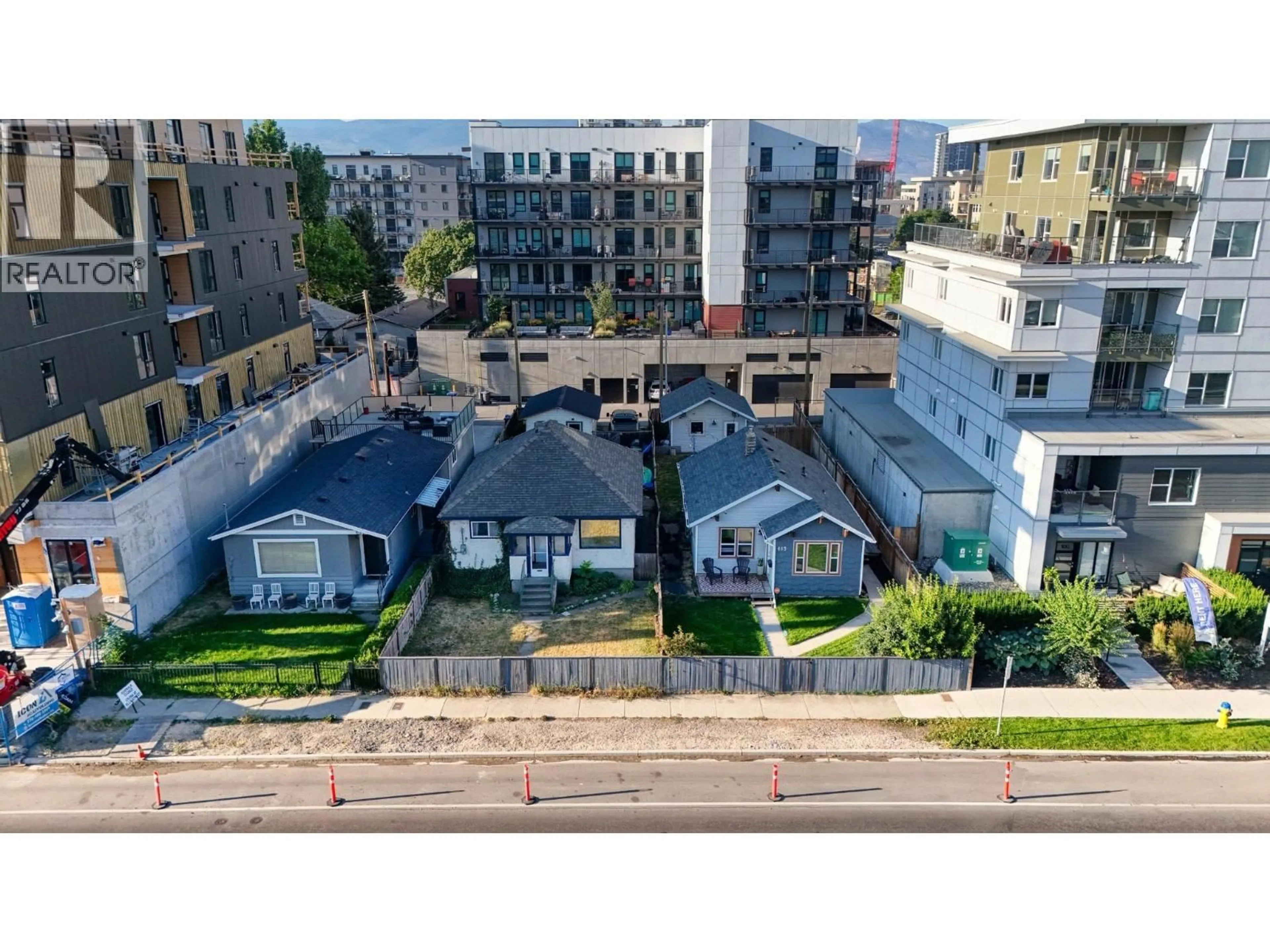A pic from outside/outdoor area/front of a property/back of a property/a pic from drone, city buildings view from balcony for 615 CLEMENT AVENUE, Kelowna British Columbia V1Y7C7