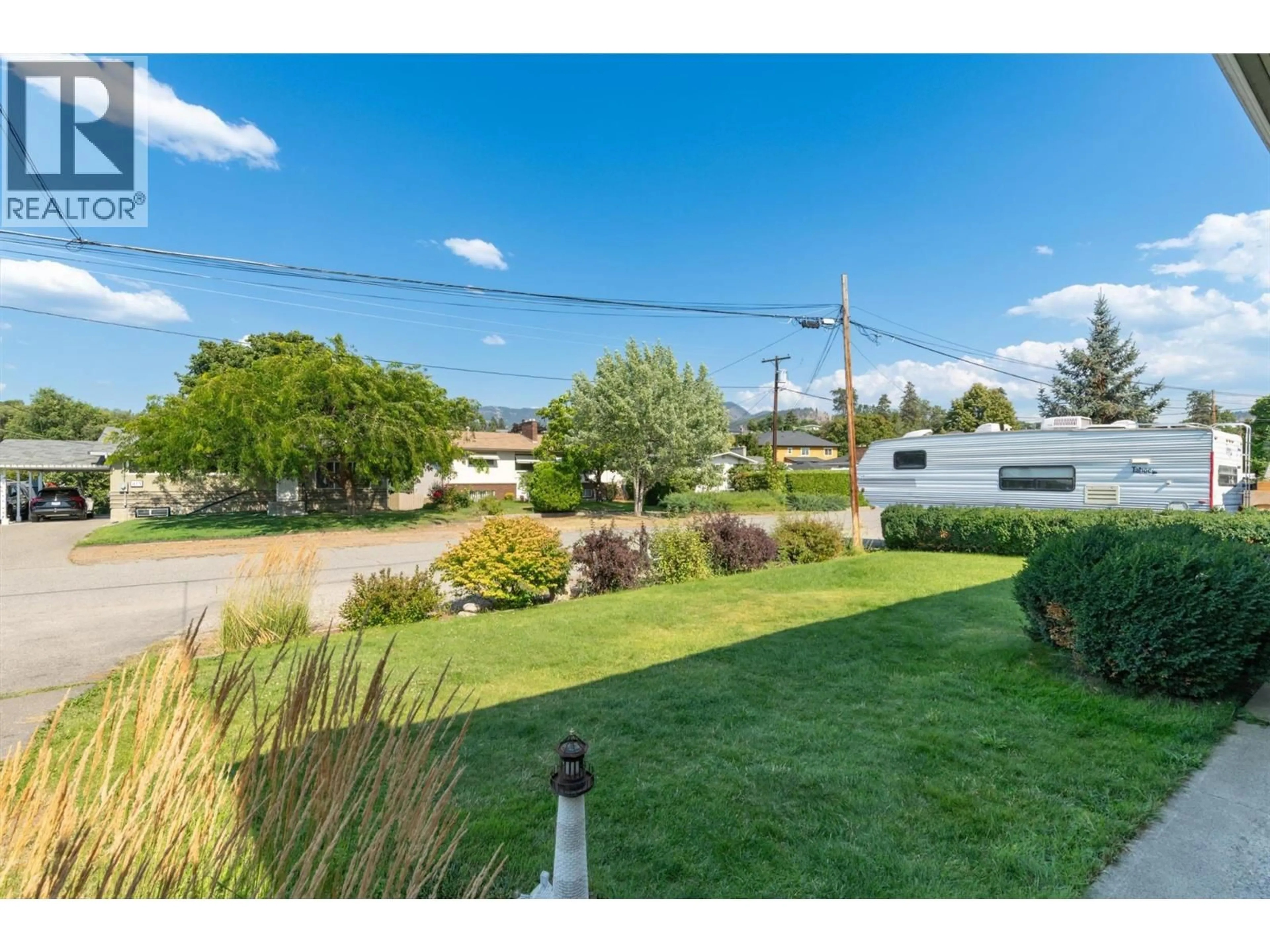 A pic from outside/outdoor area/front of a property/back of a property/a pic from drone, water/lake/river/ocean view for 430 PERTH ROAD, Kelowna British Columbia V1X3R4