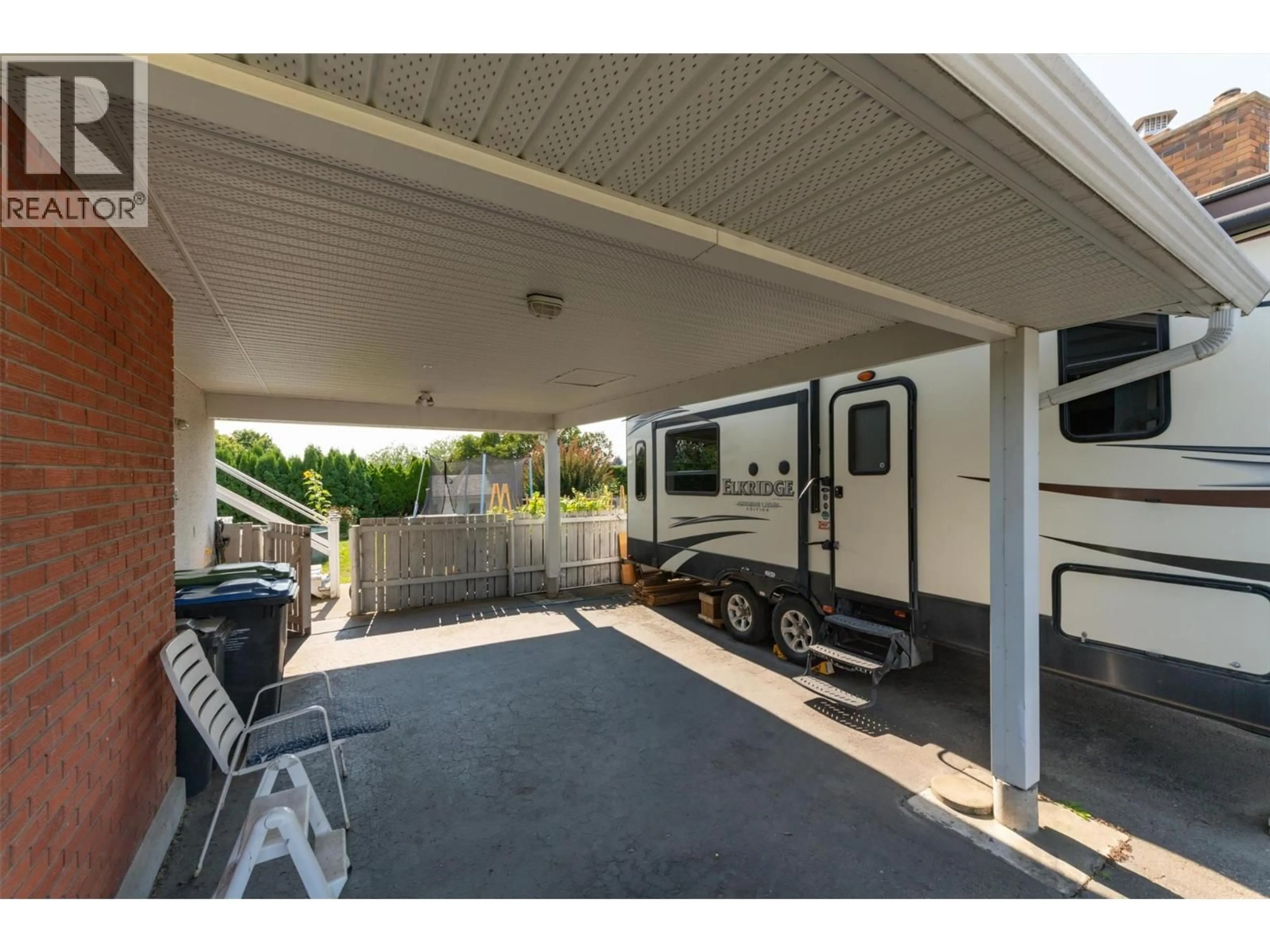 Indoor garage for 430 PERTH ROAD, Kelowna British Columbia V1X3R4