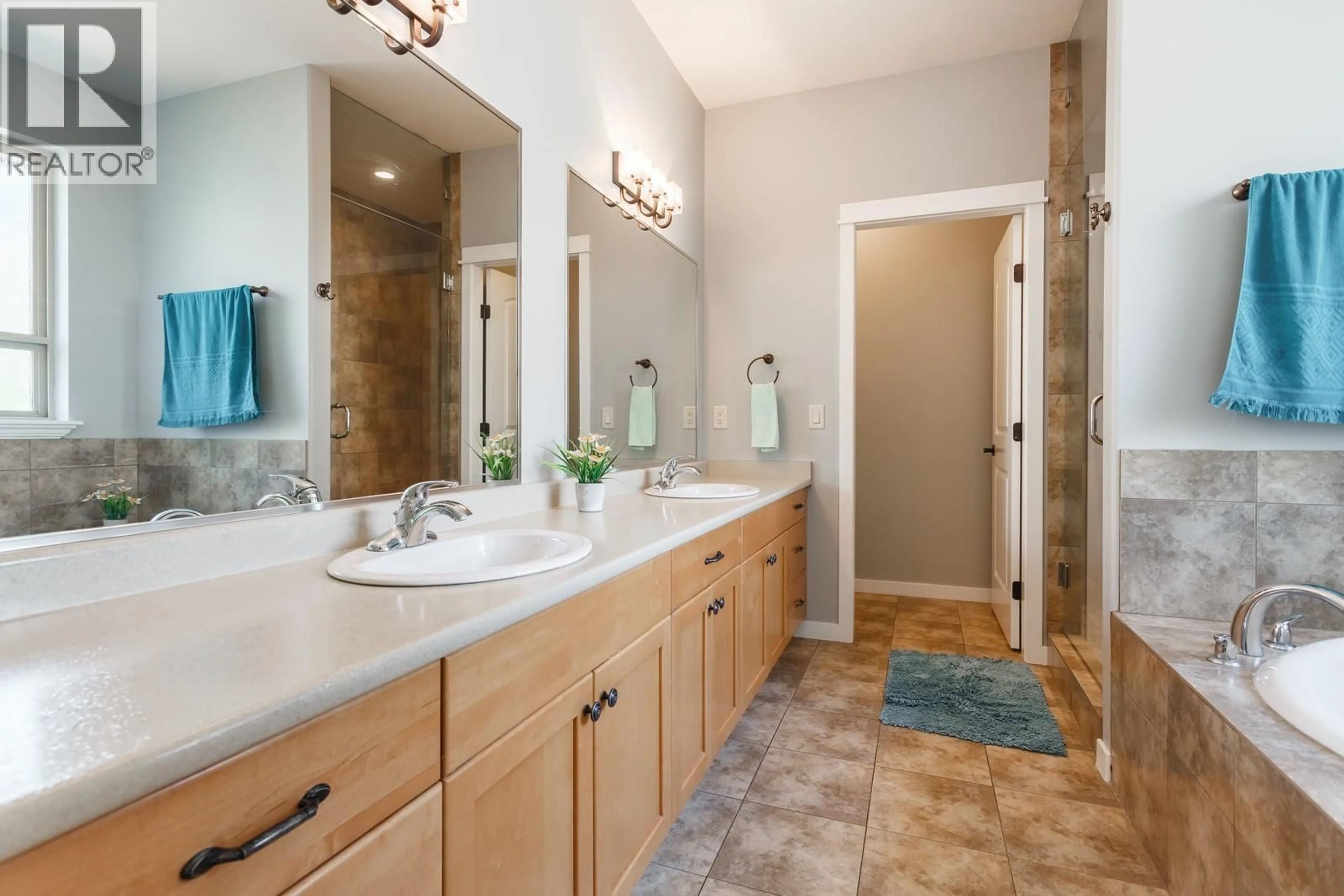 Contemporary bathroom, ceramic/tile floor for 2538 COPPER RIDGE DRIVE, West Kelowna British Columbia V4T2X6