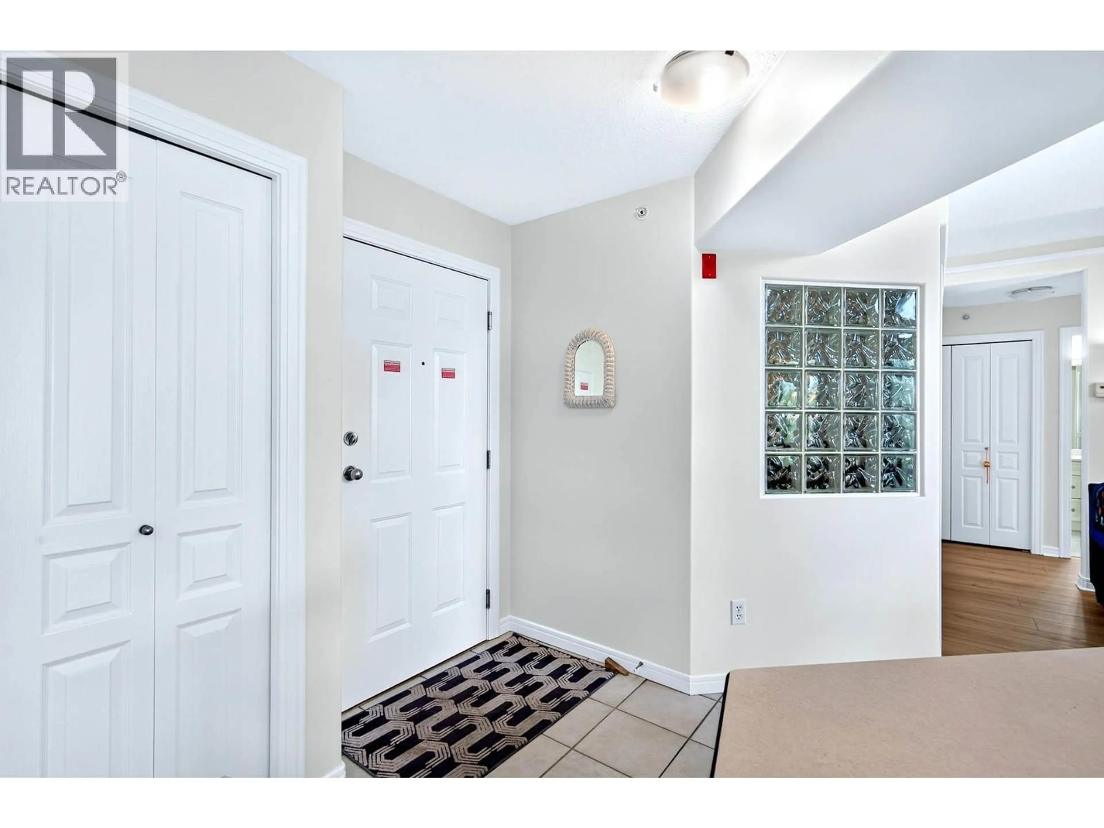 Indoor entryway for 406 - 950 LORNE STREET, Kamloops British Columbia V2C5M4