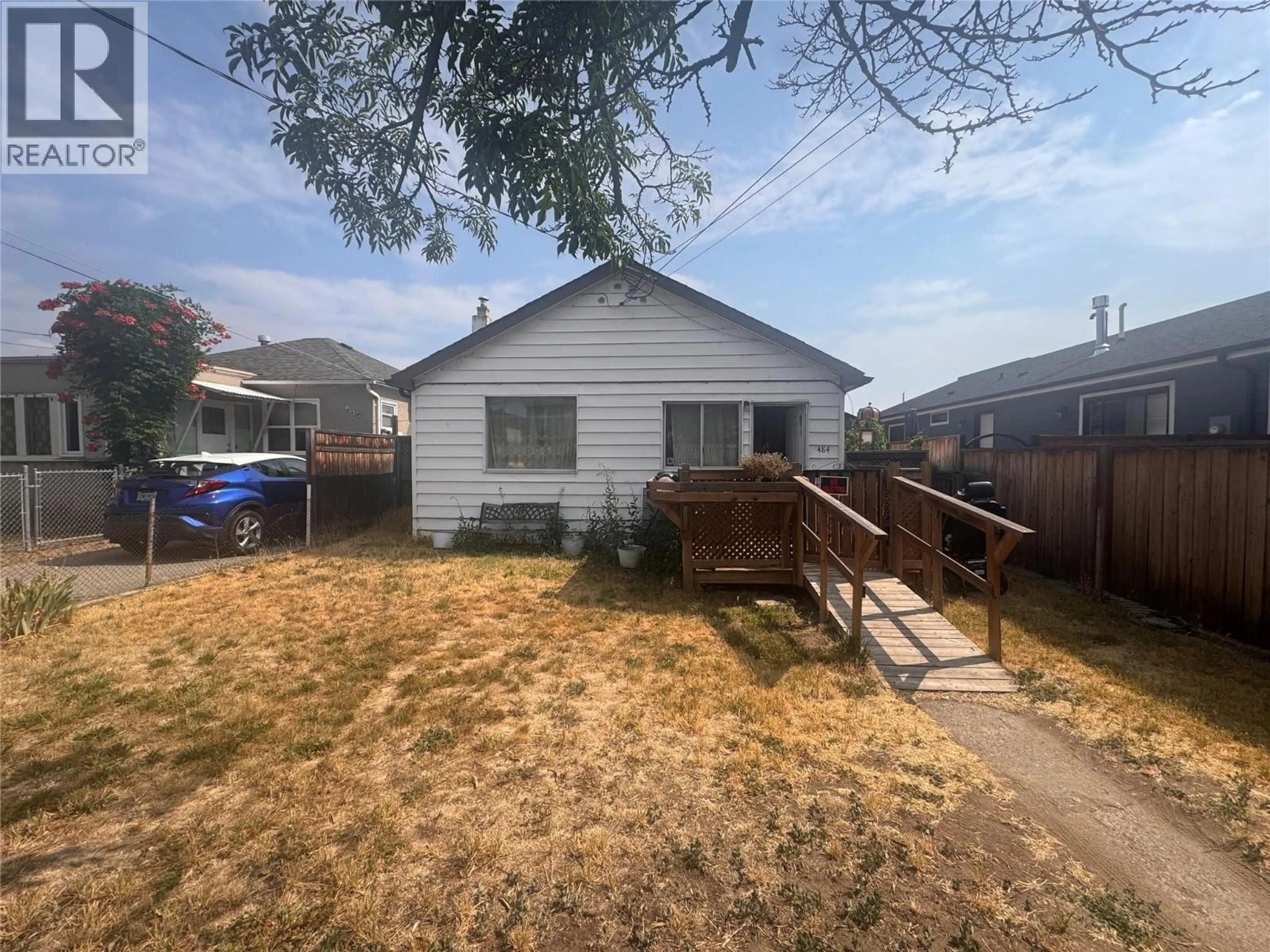 A pic from outside/outdoor area/front of a property/back of a property/a pic from drone, street for 484 ALEXANDER AVENUE, Penticton British Columbia V2A1E5