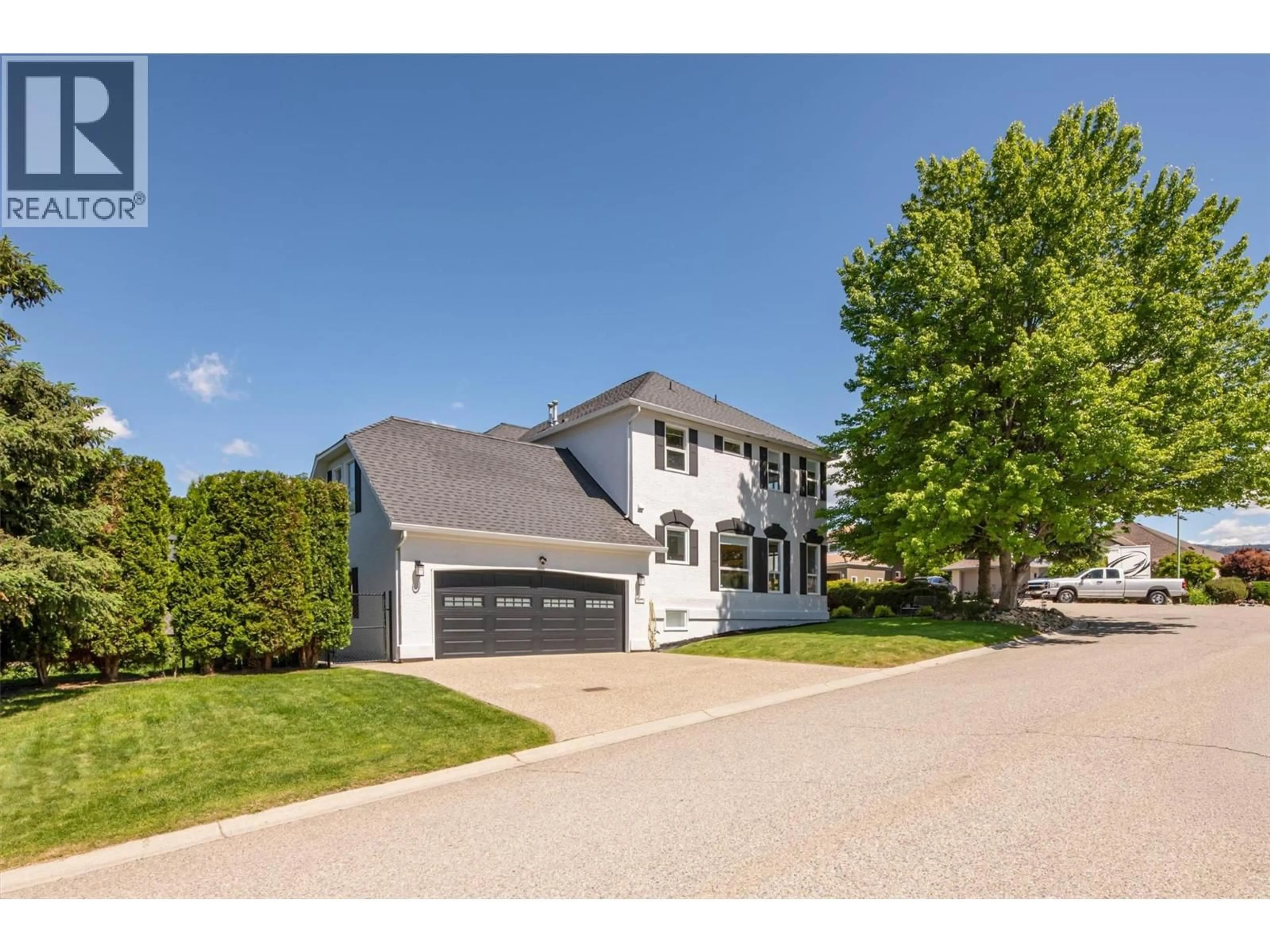 Home with vinyl exterior material, street for 3077 QUAIL CRESCENT, Kelowna British Columbia V1V2A1