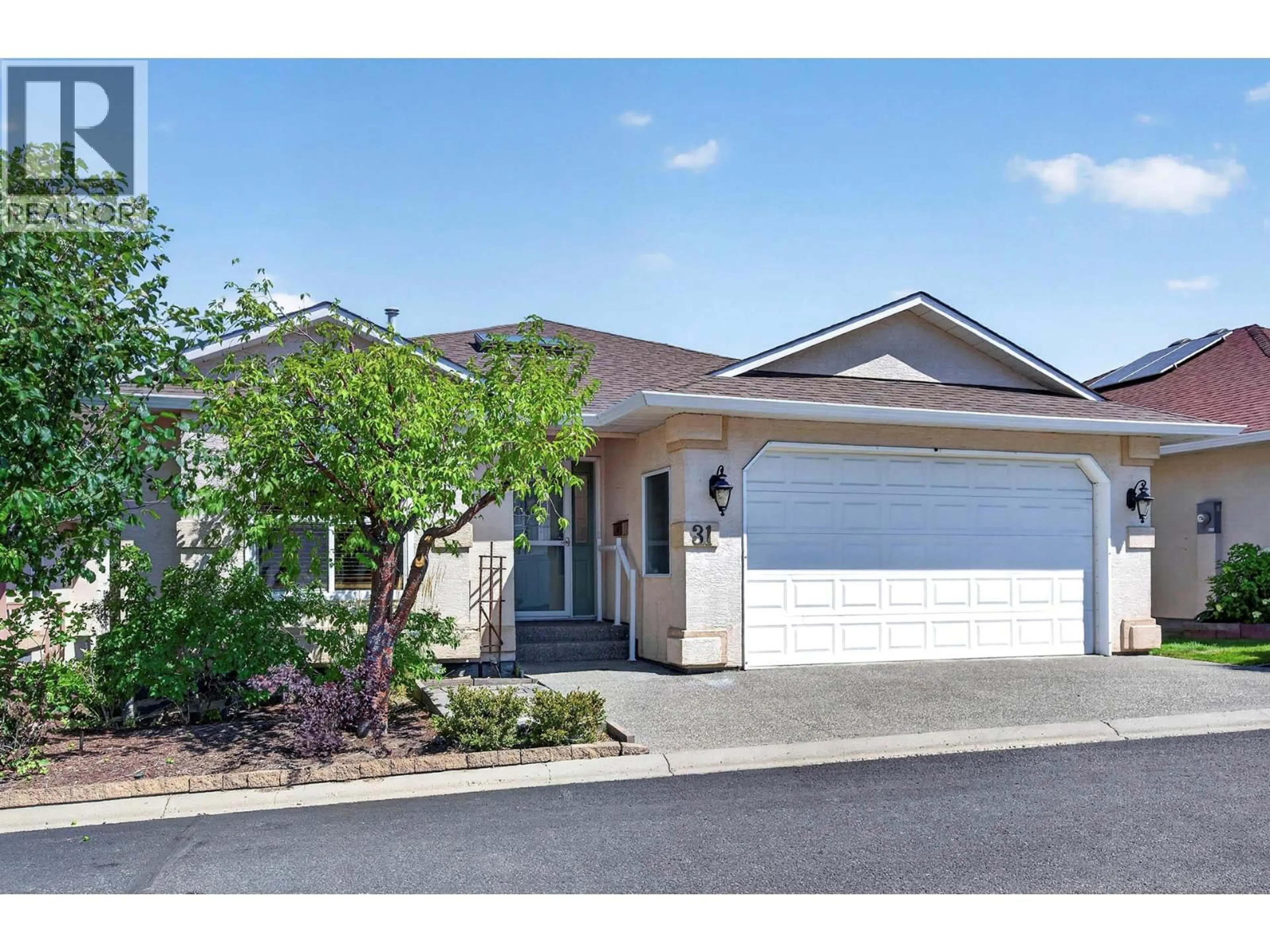 Home with vinyl exterior material, street for 31 - 1575 SPRINGHILL DRIVE, Kamloops British Columbia V2E2N9