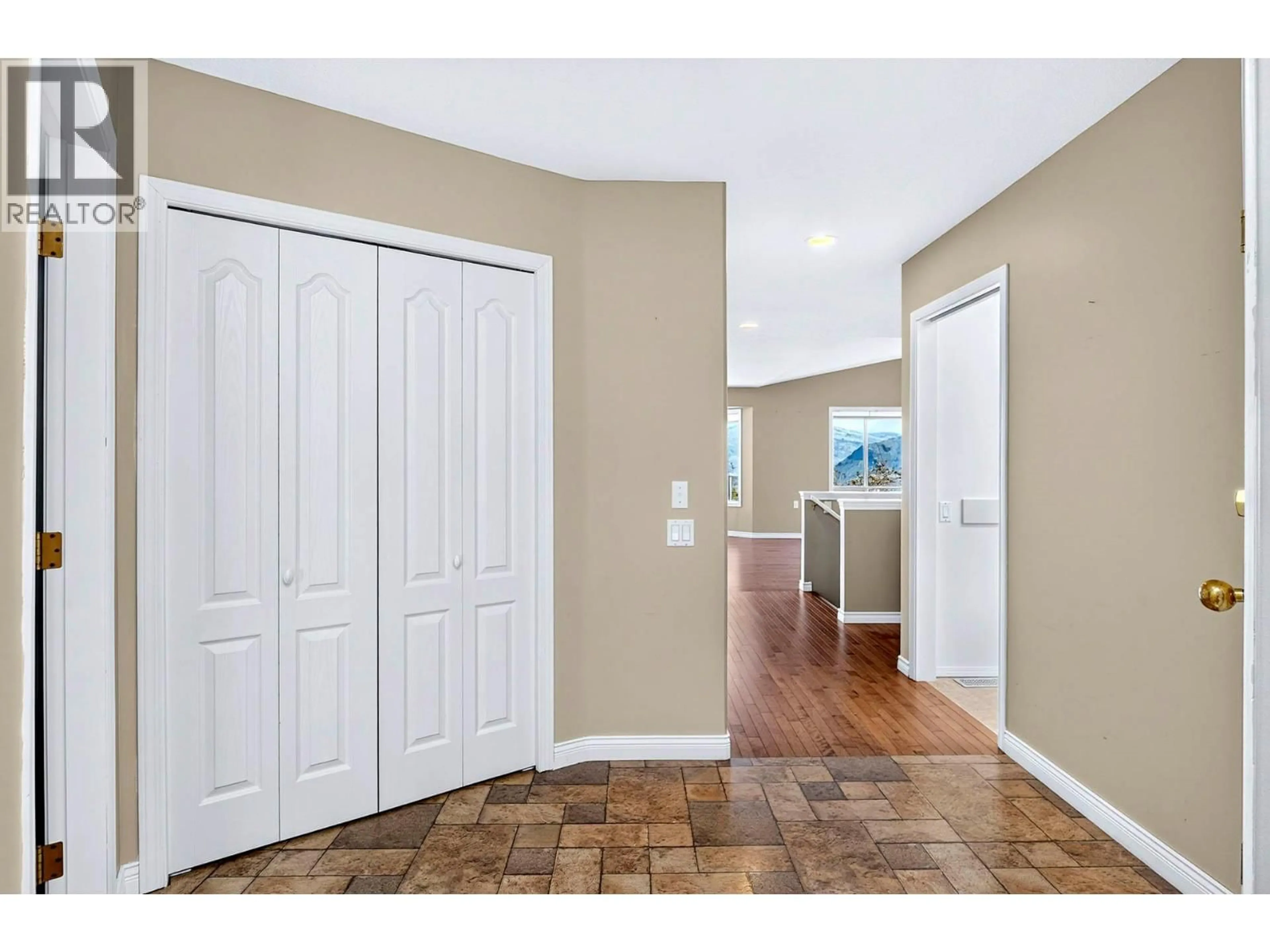 Indoor entryway for 31 - 1575 SPRINGHILL DRIVE, Kamloops British Columbia V2E2N9