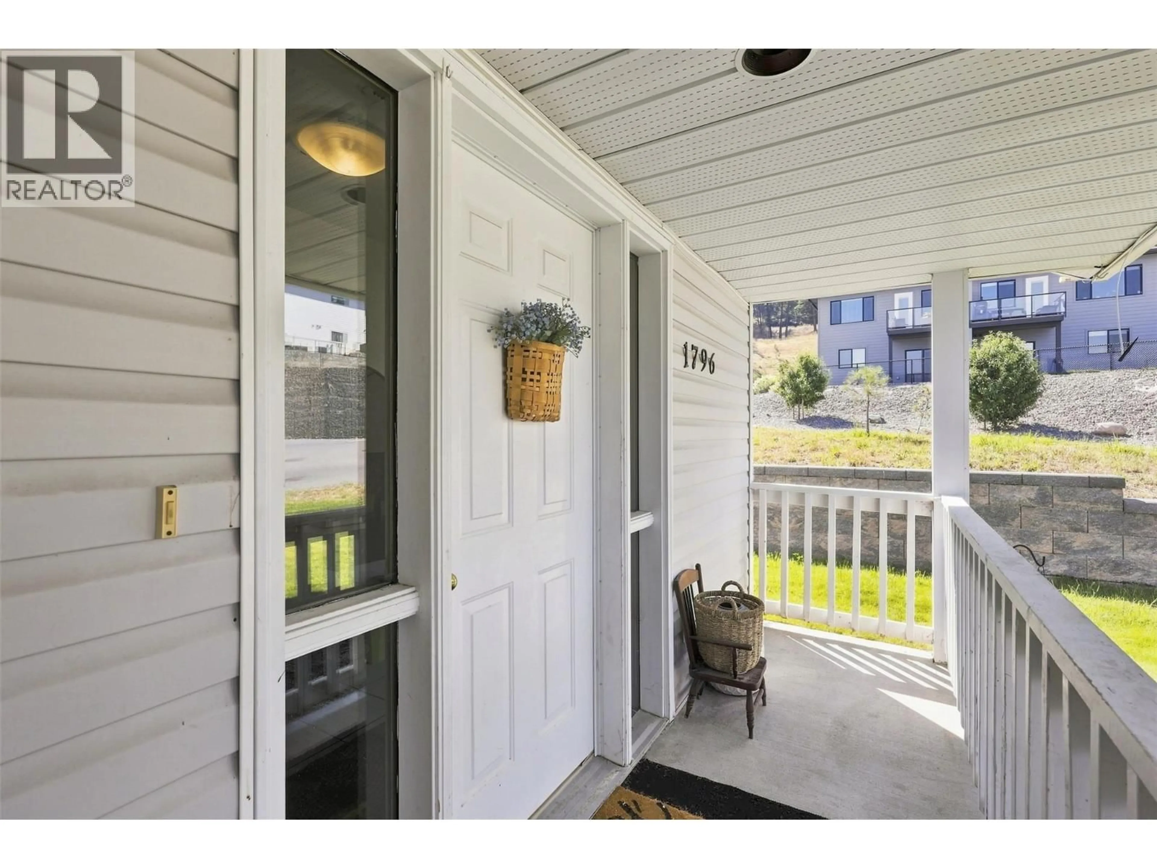 Indoor entryway for 1796 BABINE AVENUE, Kamloops British Columbia V2E2P7