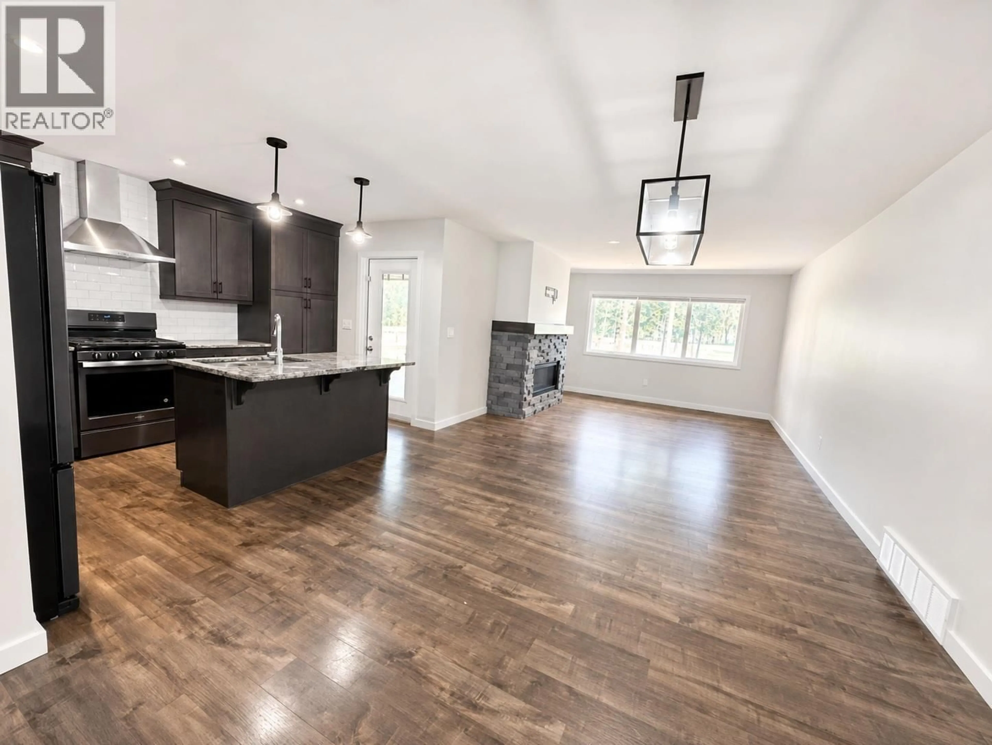 Open concept kitchen, unknown for 156 SHADOW MOUNTAIN BOULEVARD, Cranbrook British Columbia V1C0C6