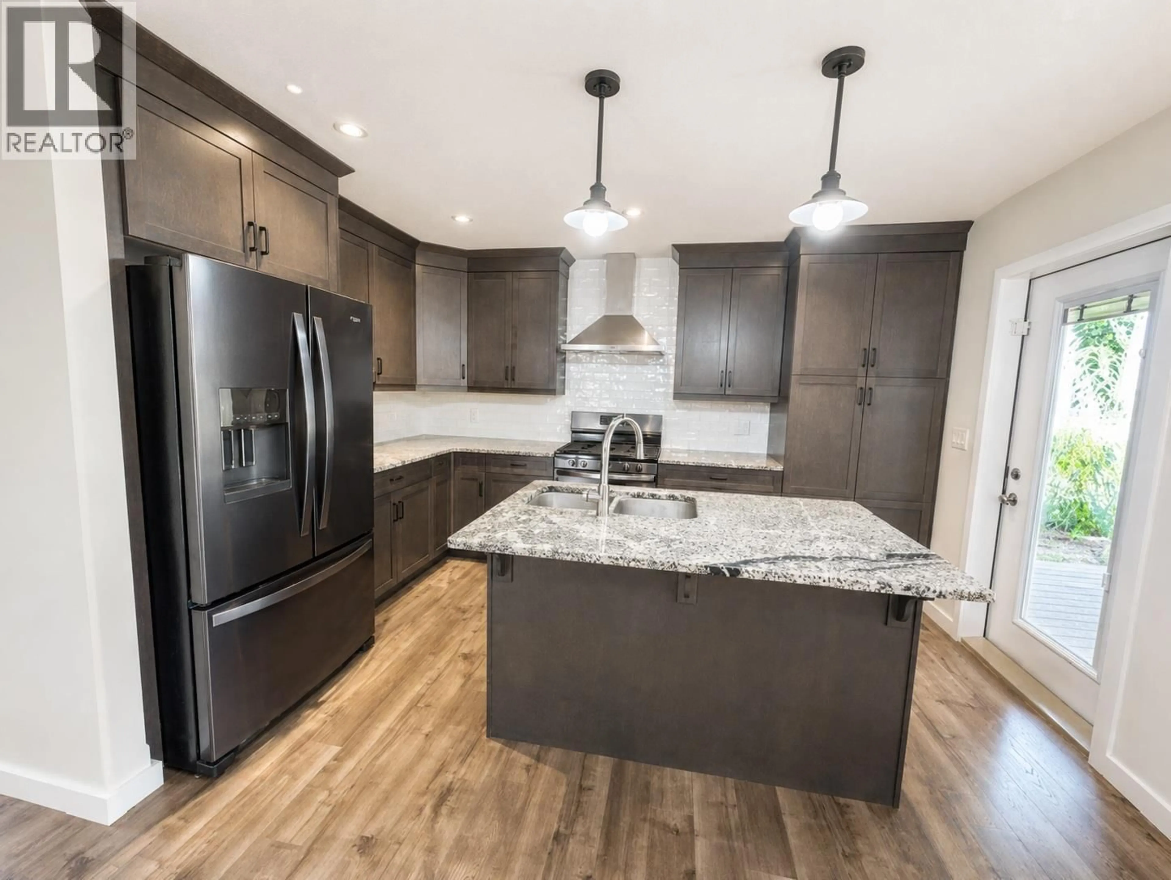 Open concept kitchen, unknown for 156 SHADOW MOUNTAIN BOULEVARD, Cranbrook British Columbia V1C0C6