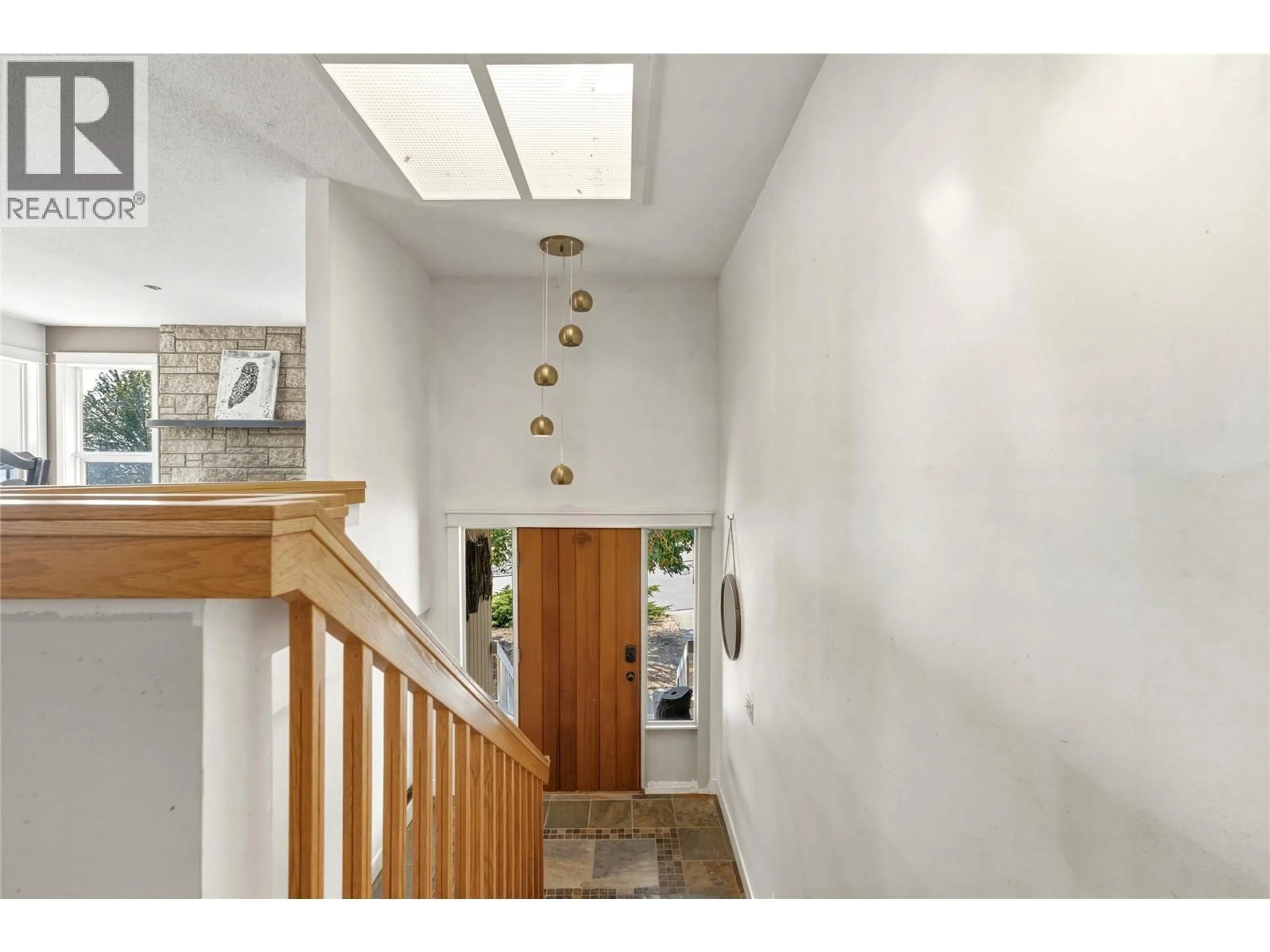 Indoor foyer for 8905 RUSSET DRIVE, Vernon British Columbia V1B2B7