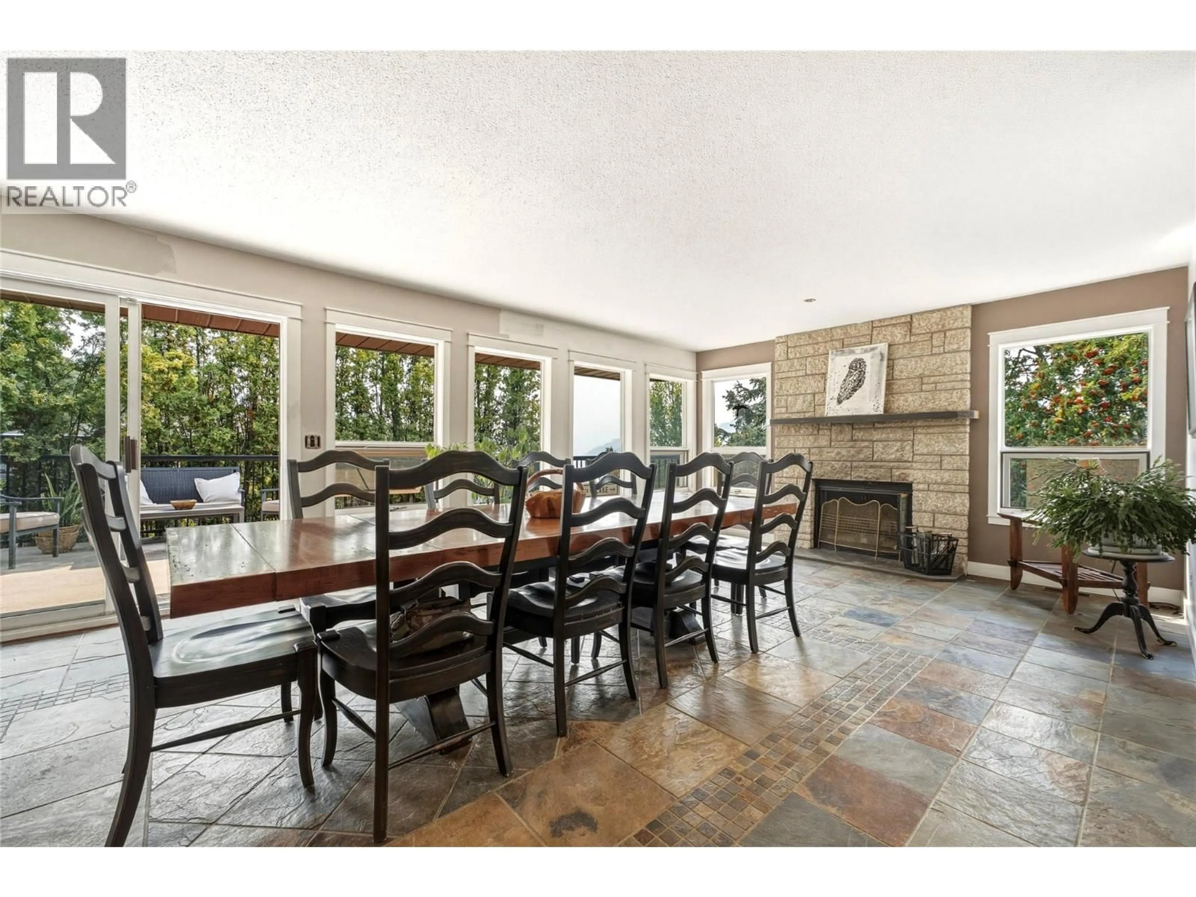 Dining room, ceramic/tile floor for 8905 RUSSET DRIVE, Vernon British Columbia V1B2B7