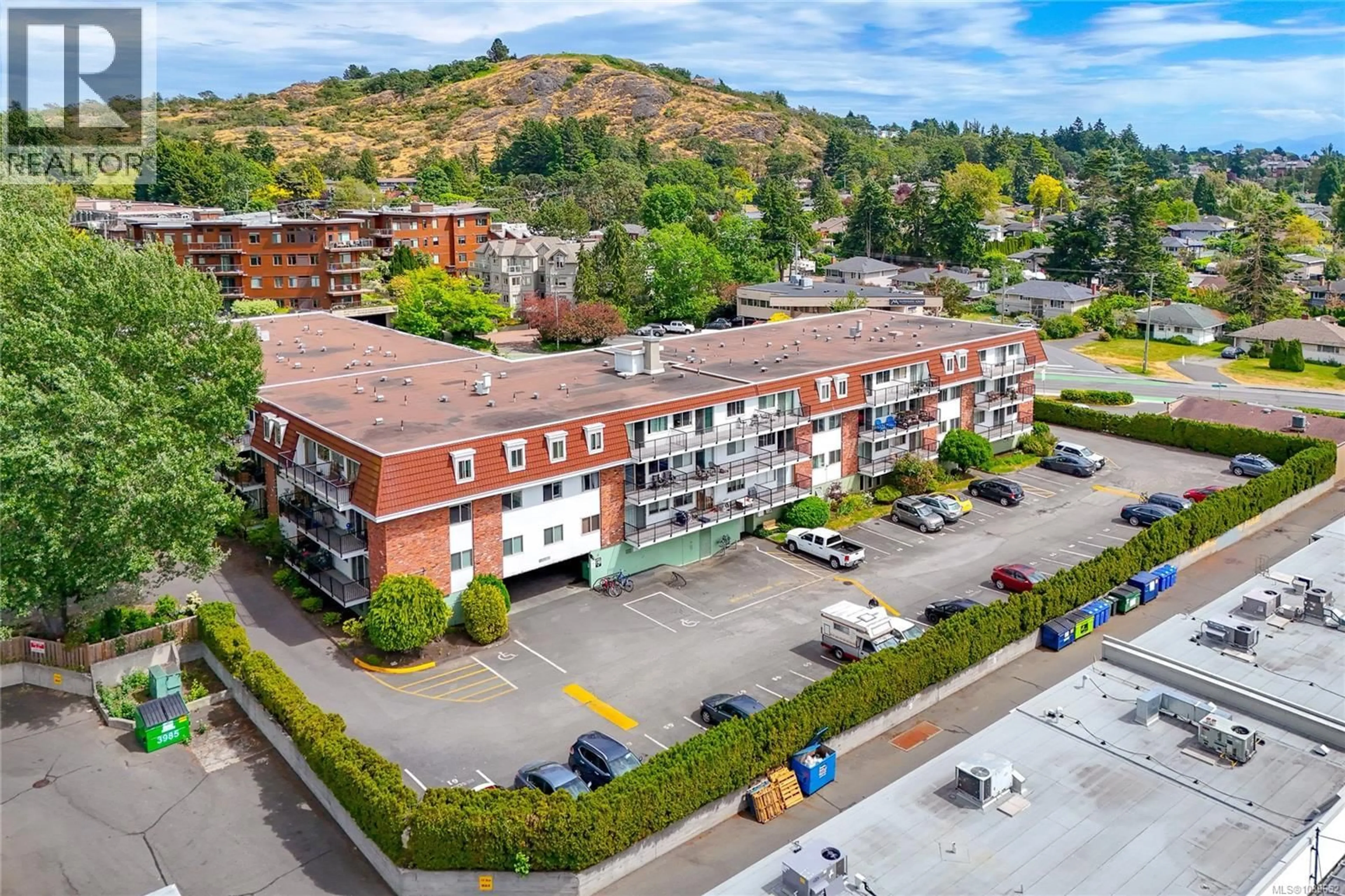 A pic from outside/outdoor area/front of a property/back of a property/a pic from drone, mountain view for 110 - 1680 POPLAR AVENUE, Saanich British Columbia V8P4K7