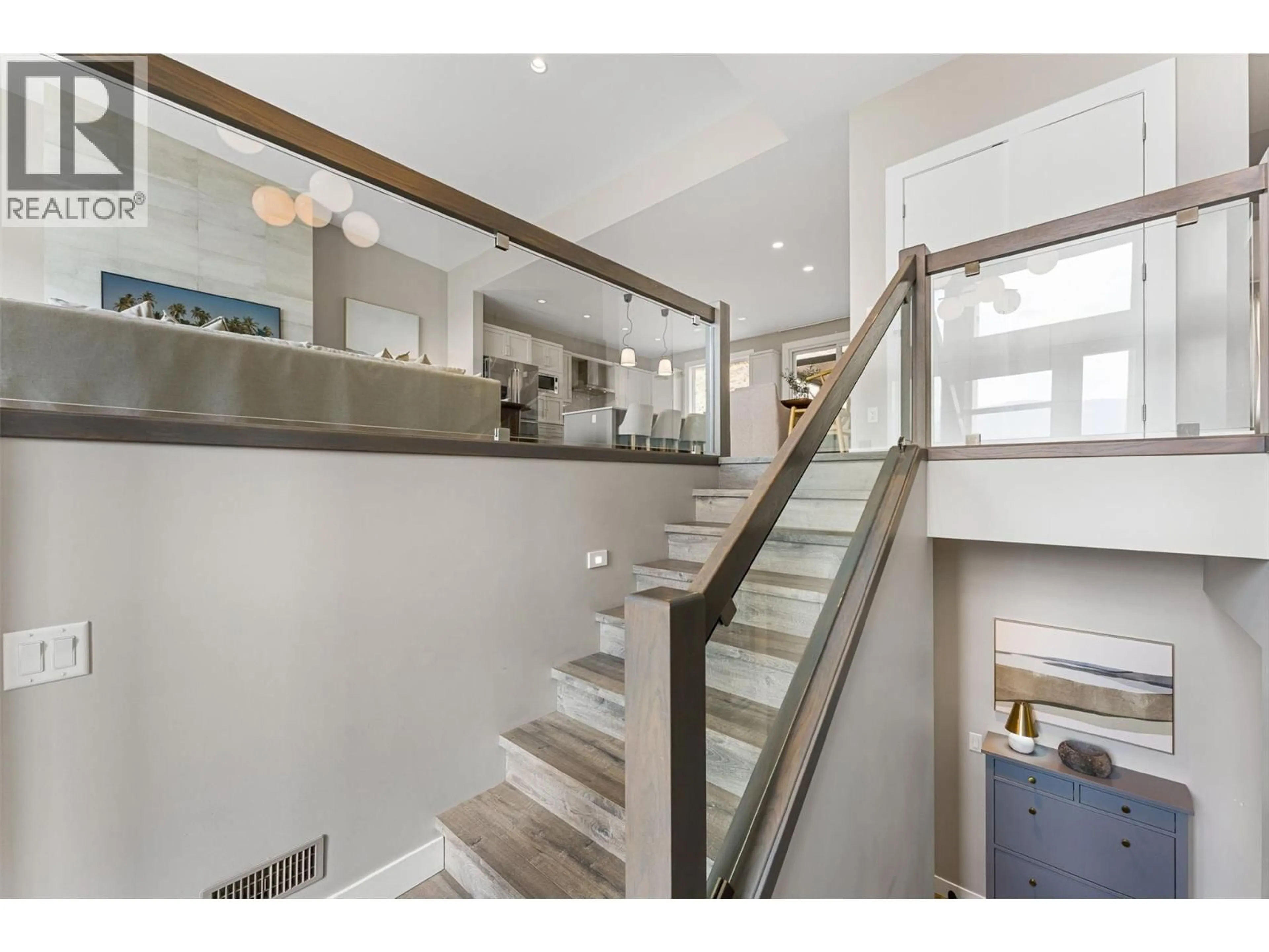 Stairs for 3481 SHAYLER ROAD, Kelowna British Columbia V1V3G1