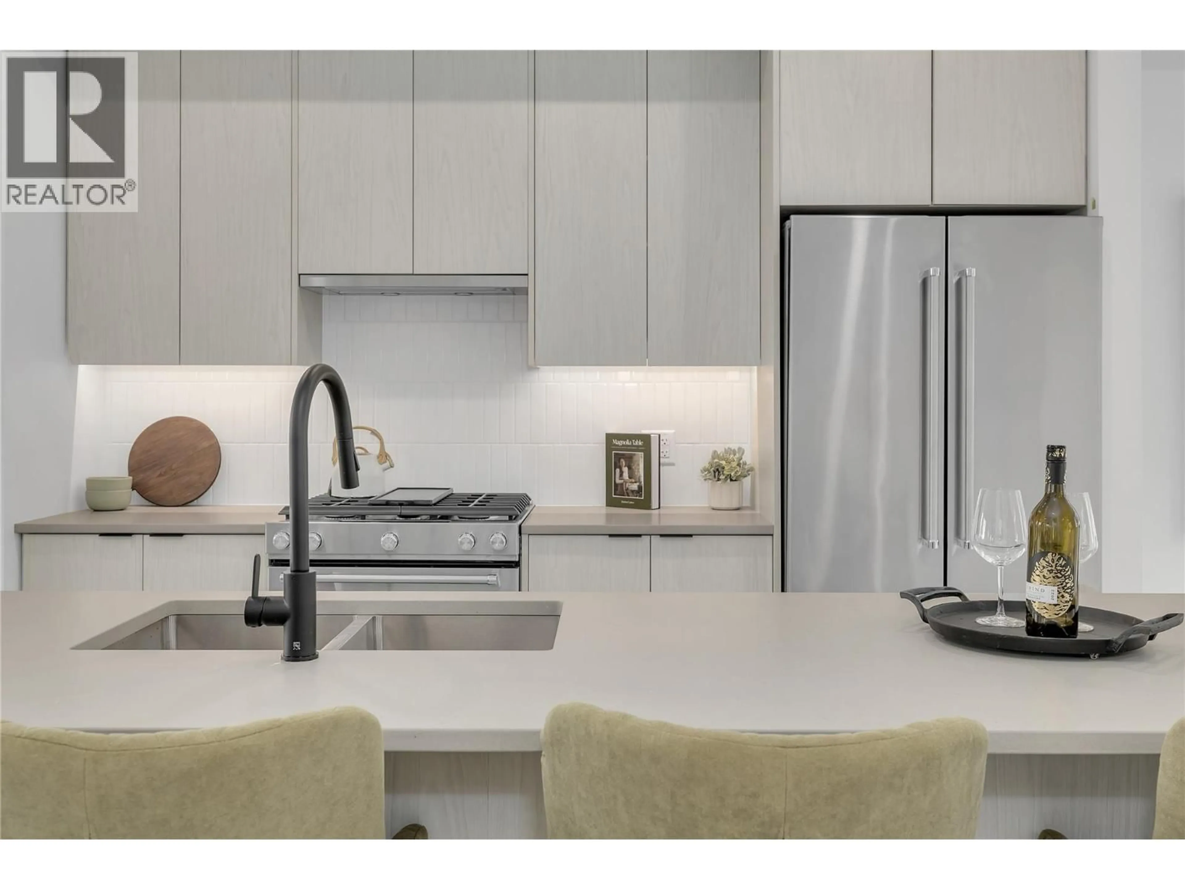 Open concept kitchen, ceramic/tile floor for 131 - 1455 CARA GLEN COURT, Kelowna British Columbia V1V3B8
