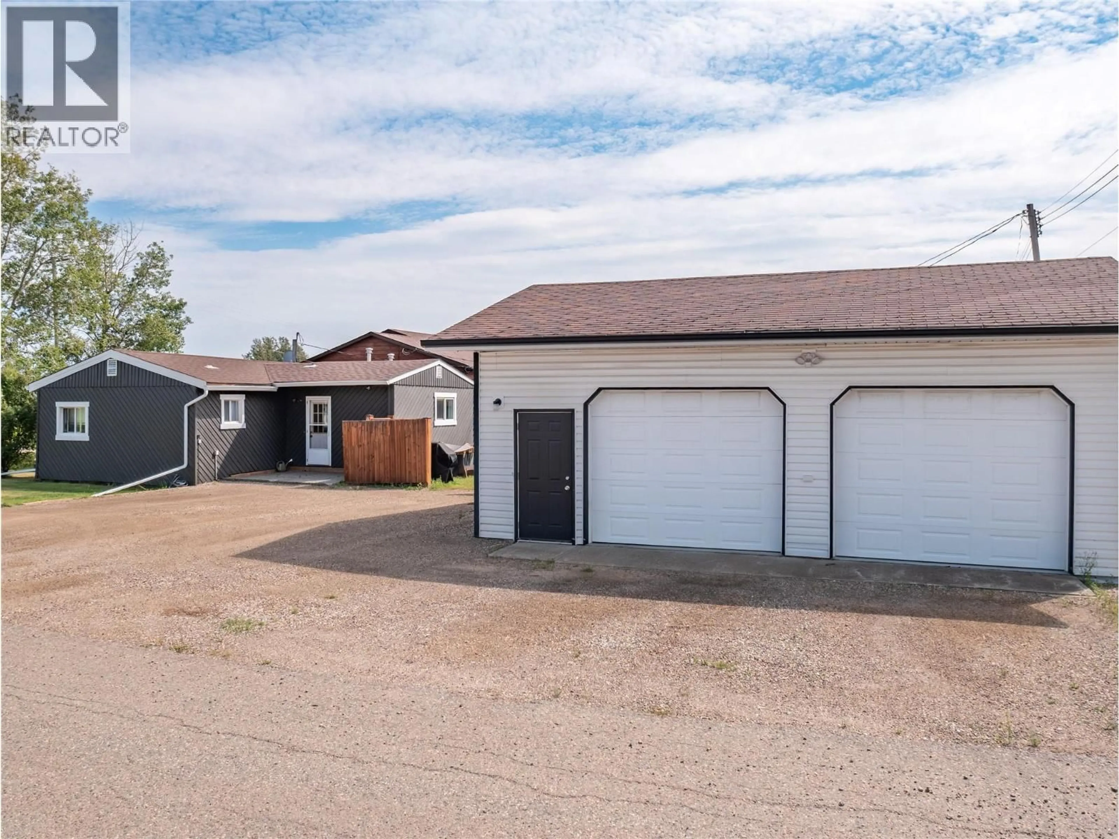 Indoor garage for 9901 2 STREET, Dawson Creek British Columbia V1G3L1