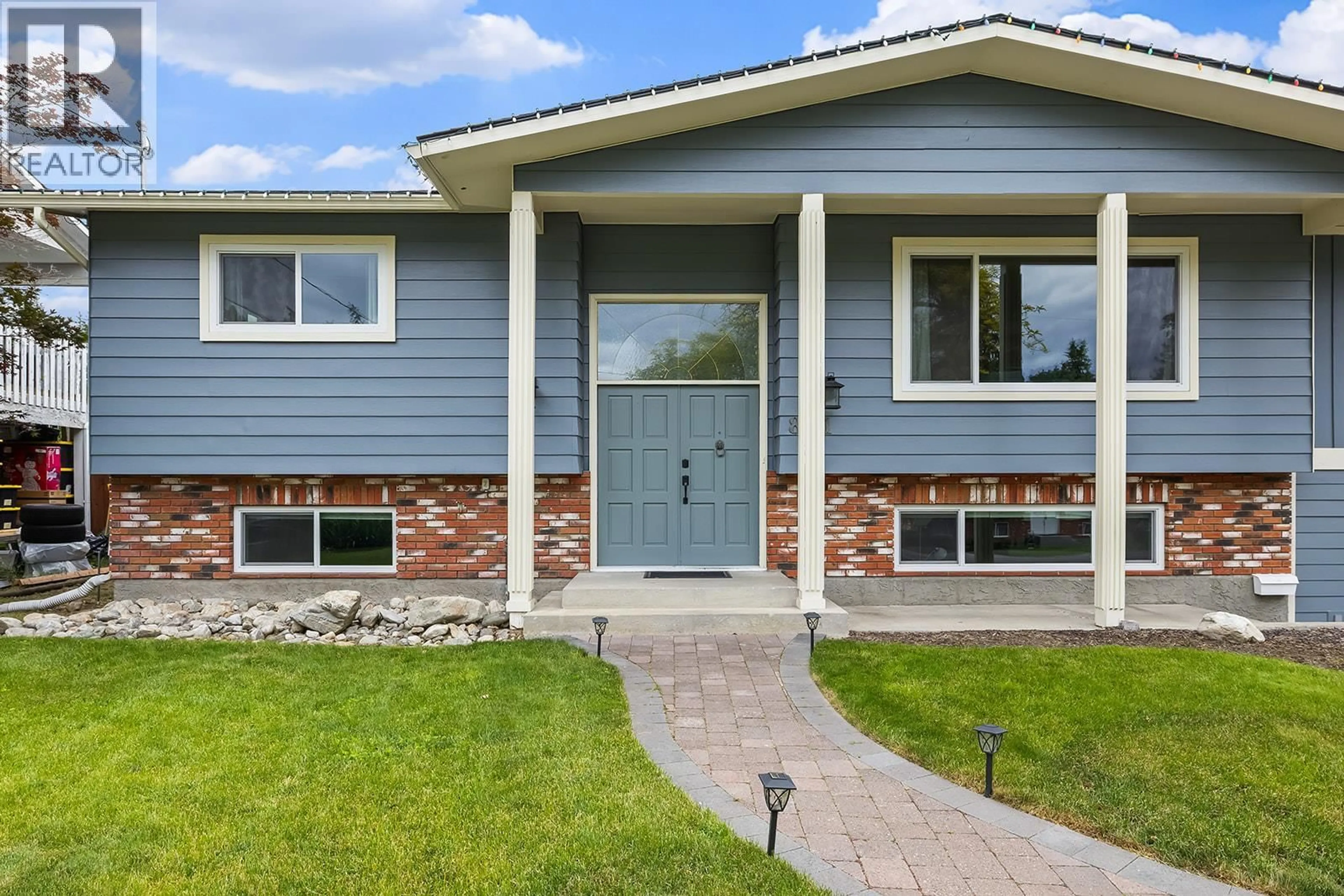 Home with vinyl exterior material, street for 851 HAMMER AVENUE, Kelowna British Columbia V1W2B7