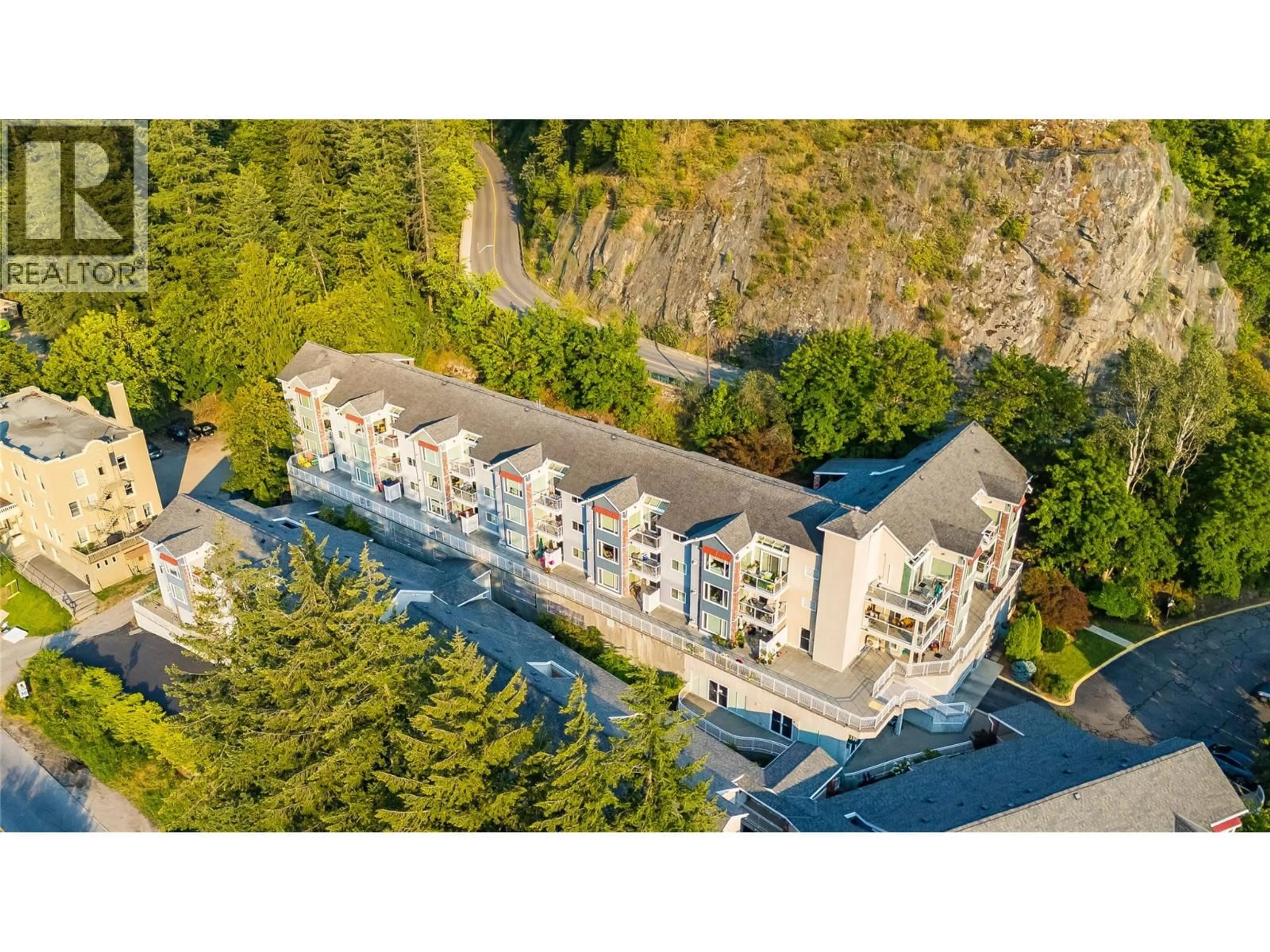 A pic from outside/outdoor area/front of a property/back of a property/a pic from drone, unknown for 307 - 38 HIGH STREET, Nelson British Columbia V1L6E7