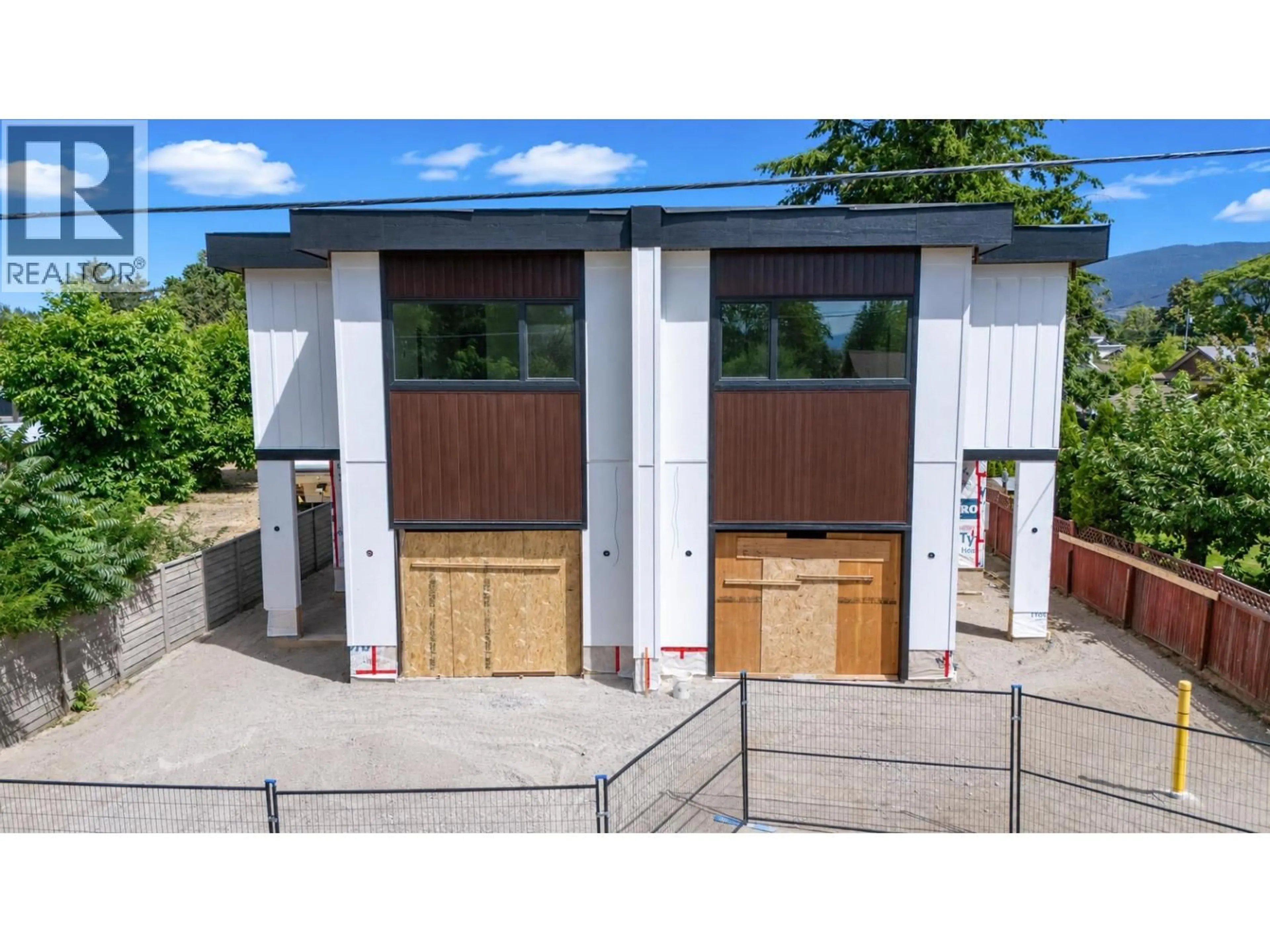 A pic from outside/outdoor area/front of a property/back of a property/a pic from drone, building for 103 - 378 WINDSOR AVENUE, Penticton British Columbia V2A2K6