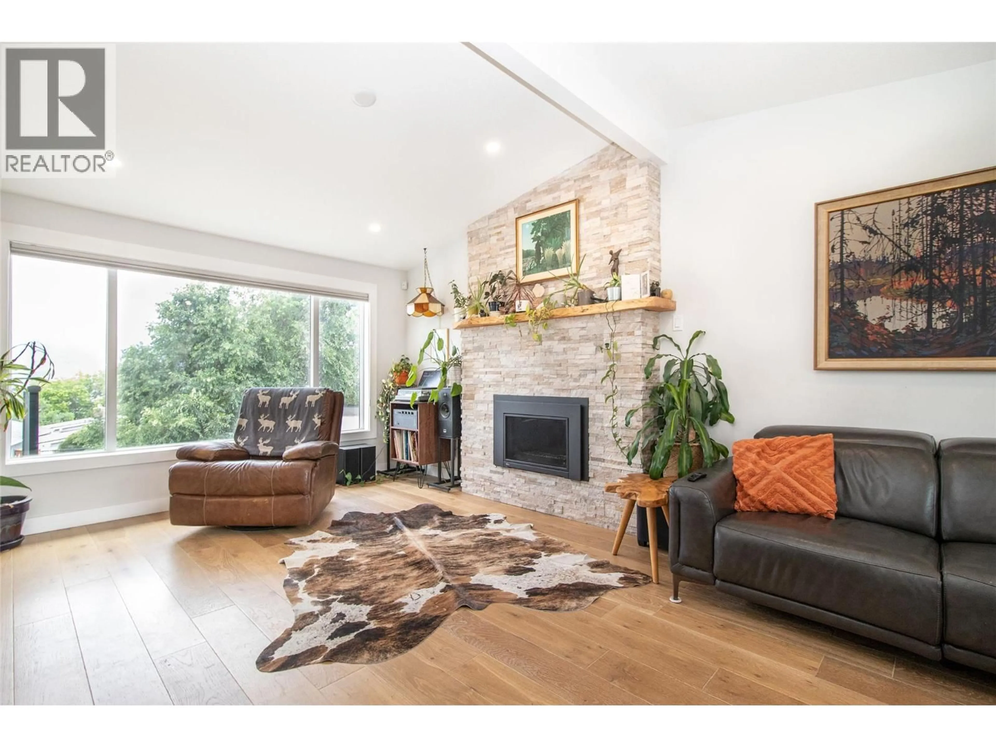 Living room with furniture, wood/laminate floor for 941 ANDERS ROAD, West Kelowna British Columbia V1Z1K4