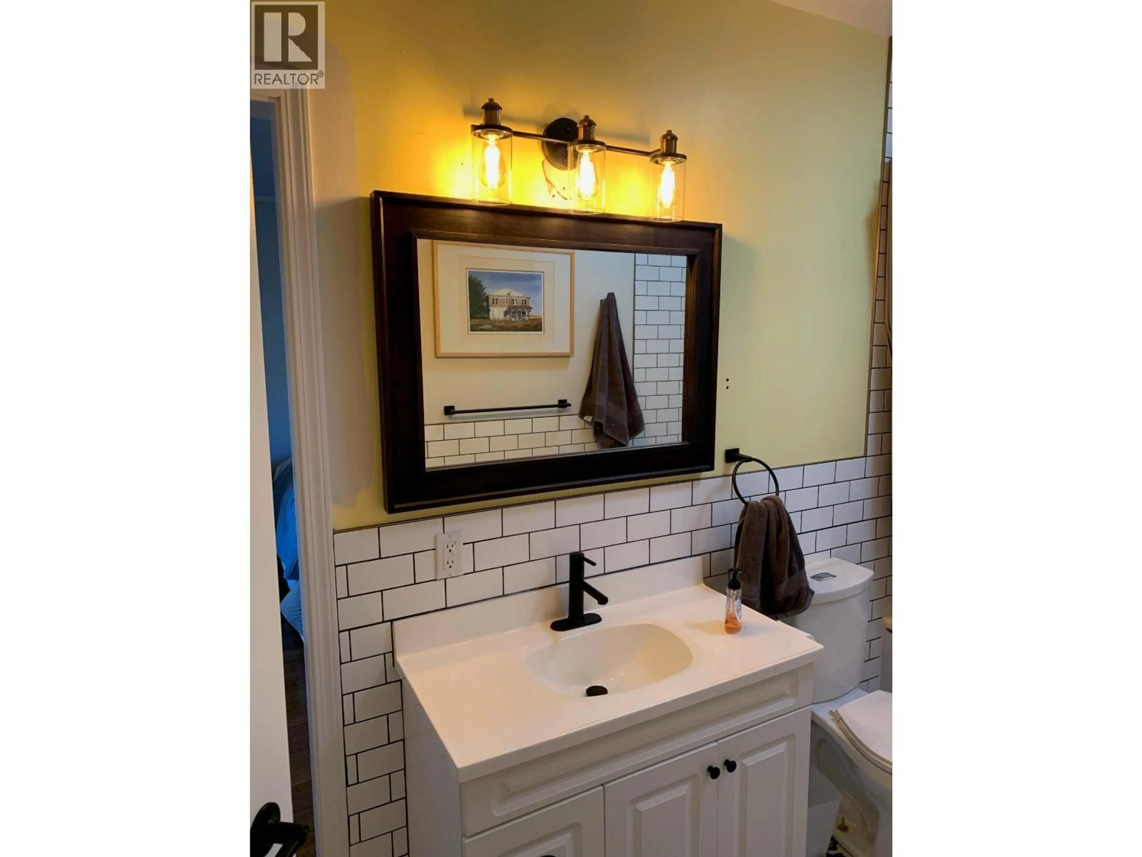Contemporary bathroom, ceramic/tile floor for 612 SECOND STREET, Nelson British Columbia V1L2L8