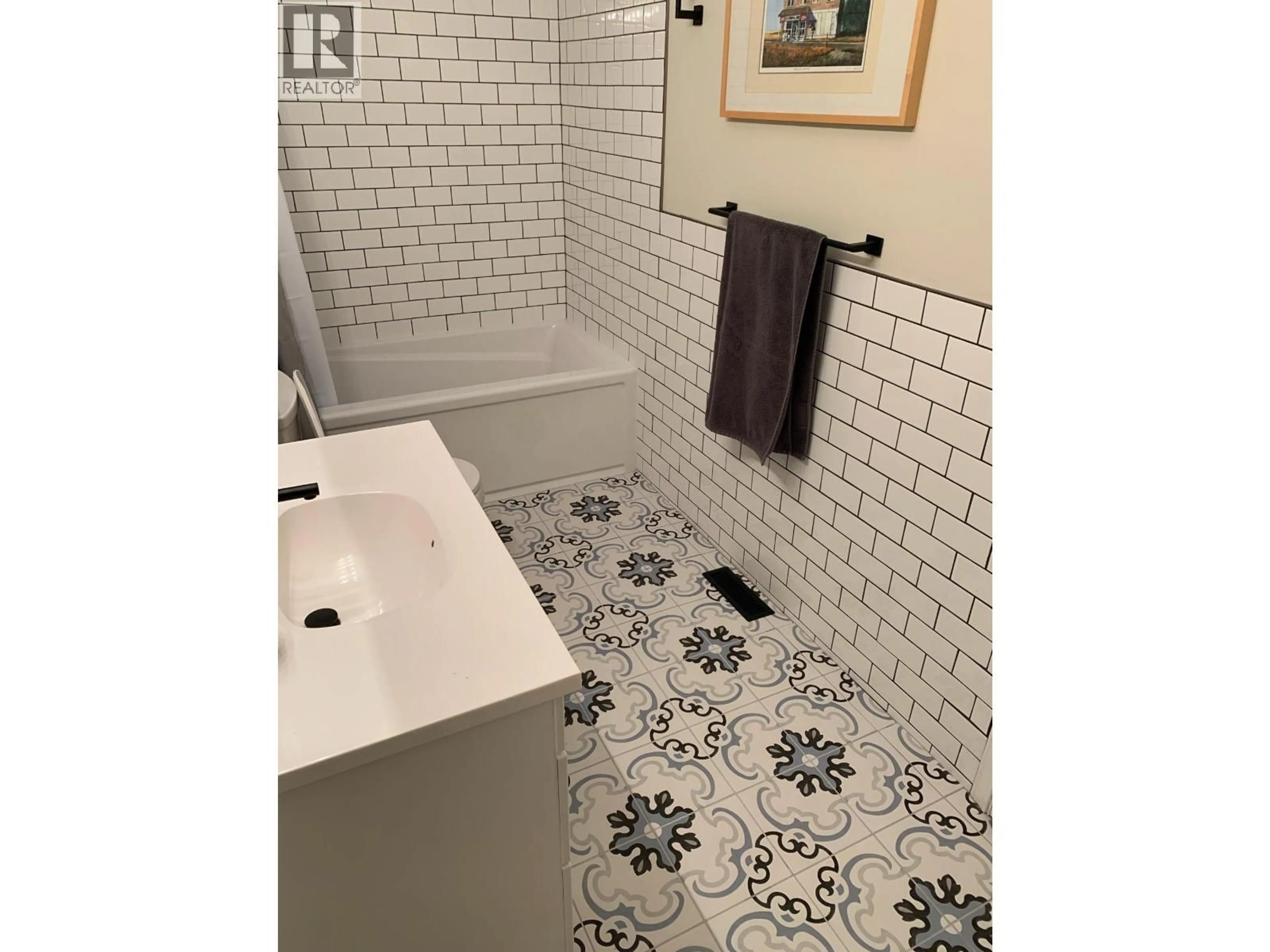 Contemporary bathroom, ceramic/tile floor for 612 SECOND STREET, Nelson British Columbia V1L2L8