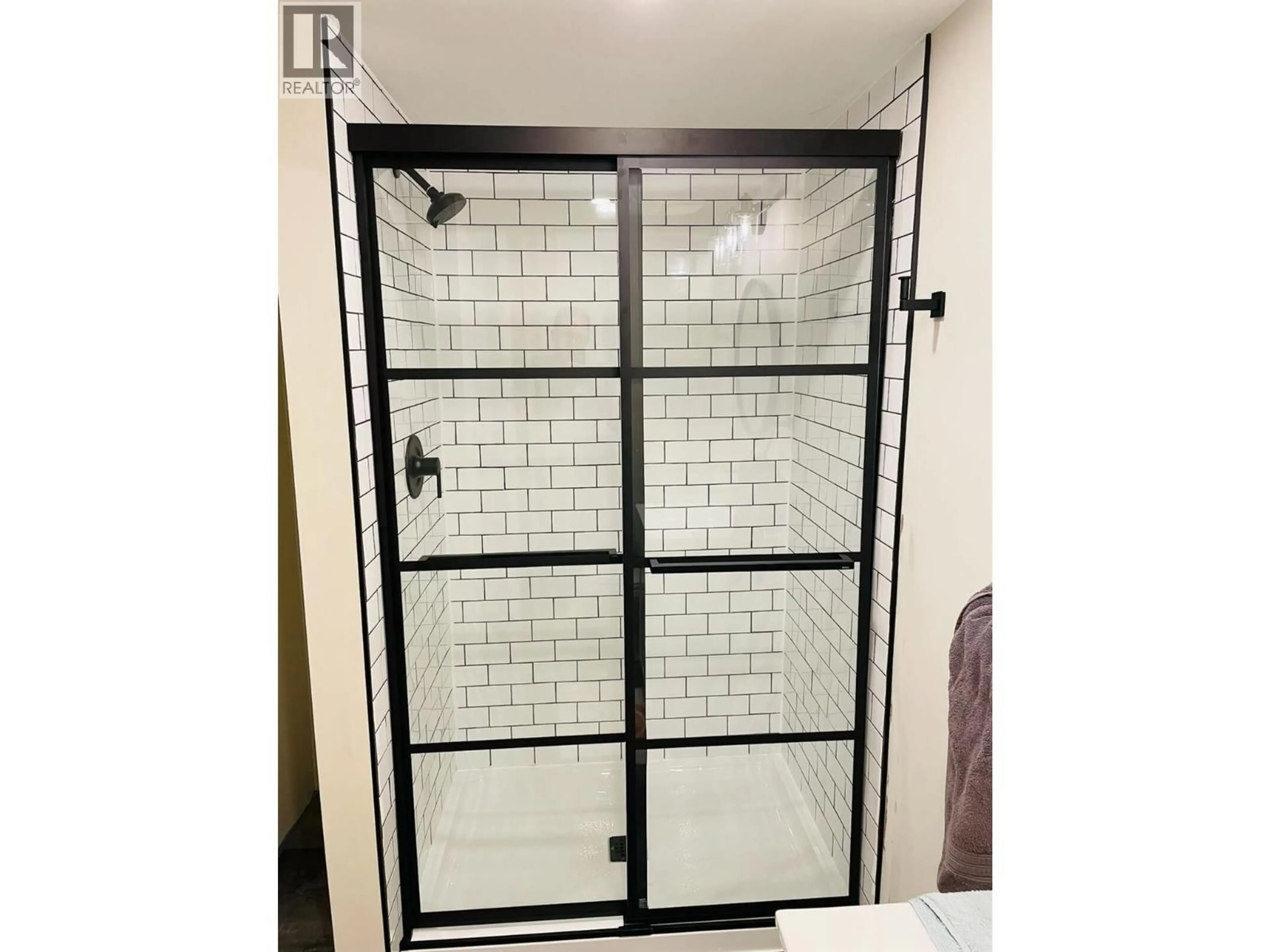 Contemporary bathroom, ceramic/tile floor for 612 SECOND STREET, Nelson British Columbia V1L2L8