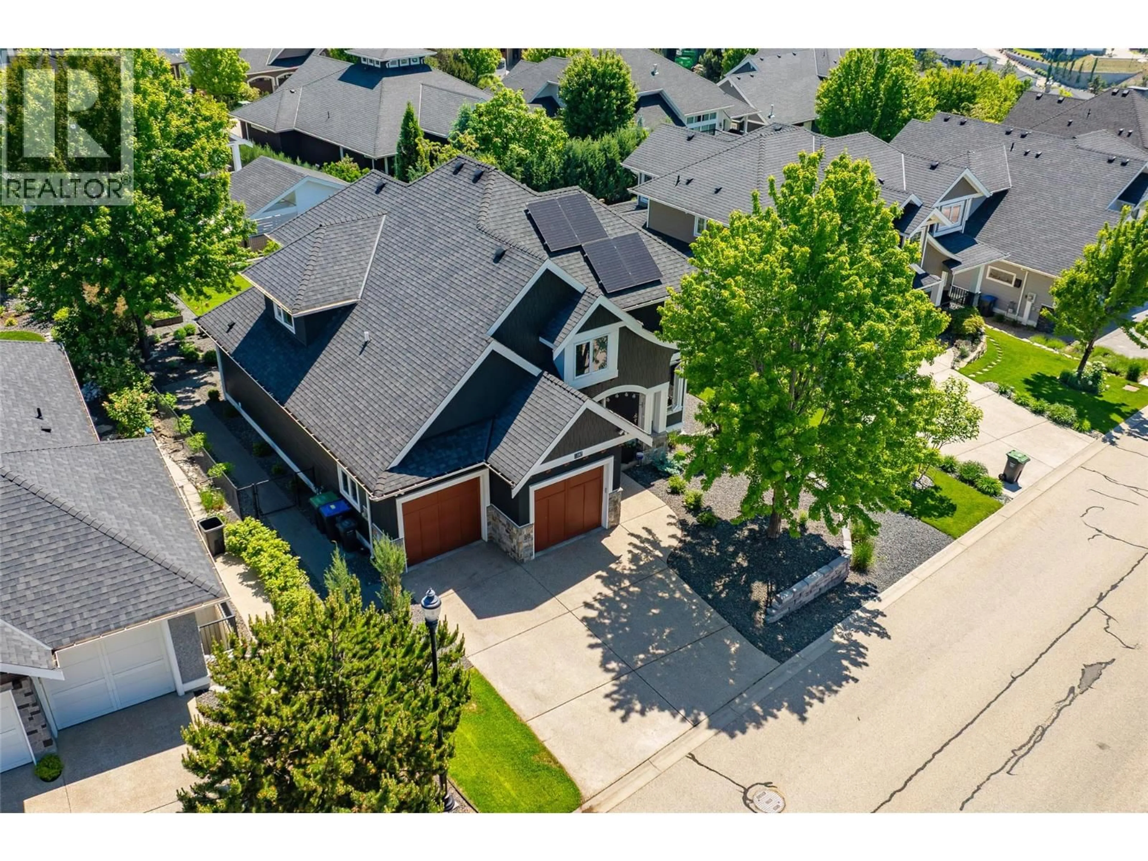 A pic from outside/outdoor area/front of a property/back of a property/a pic from drone, street for 147 SKYLAND DRIVE, Kelowna British Columbia V1V3A2